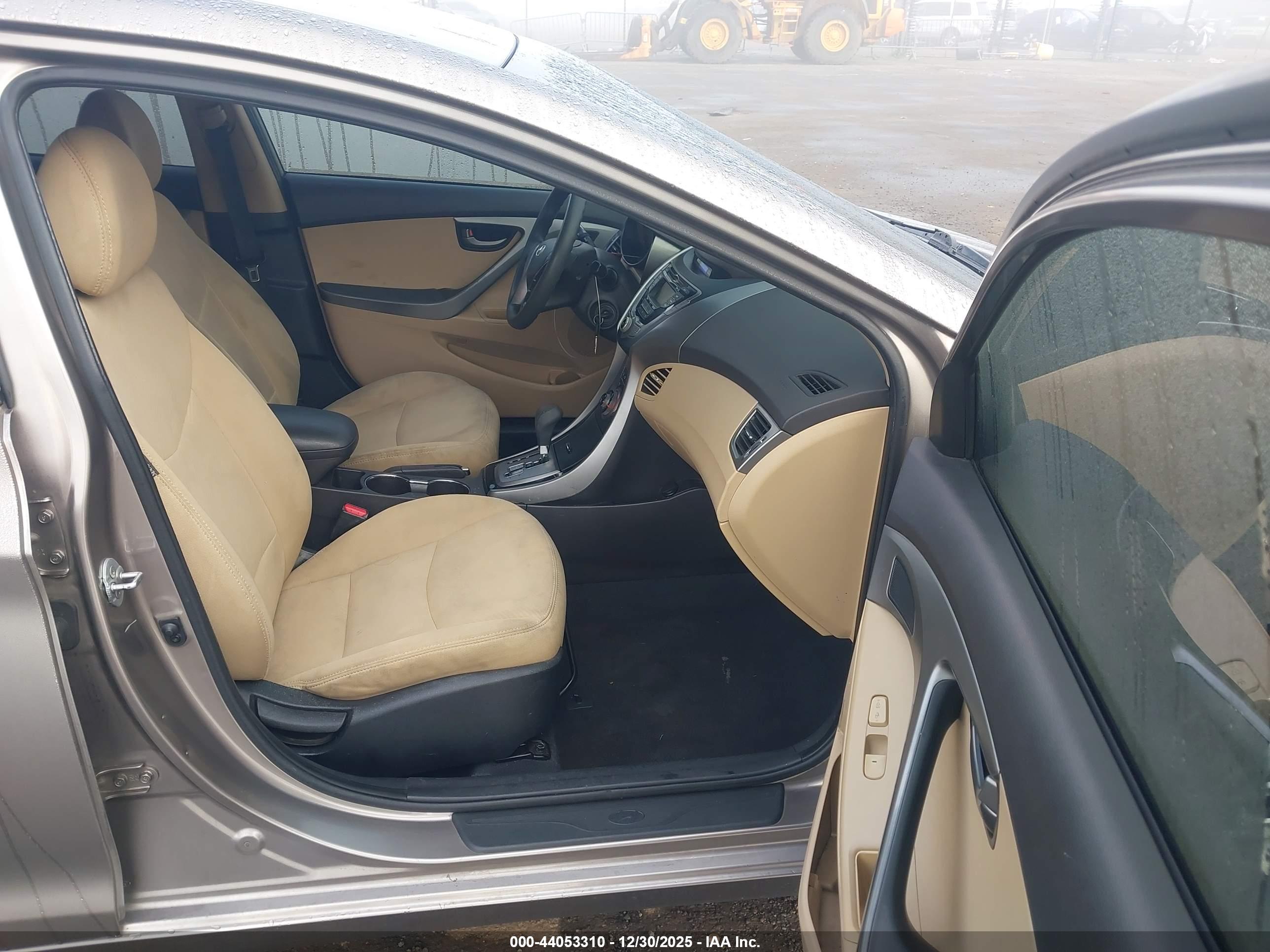HYUNDAI ELANTRA image 5