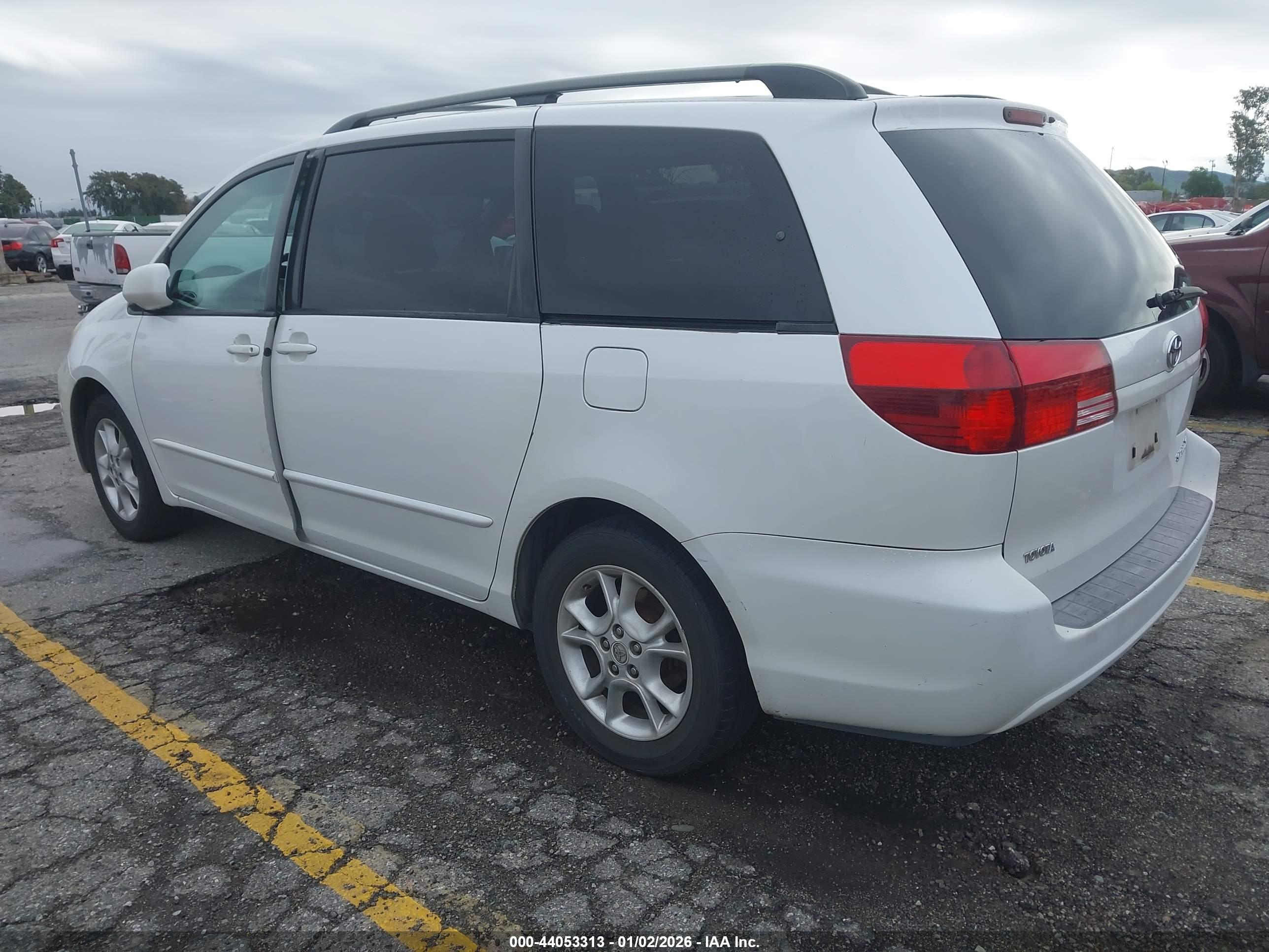 TOYOTA SIENNA image 3