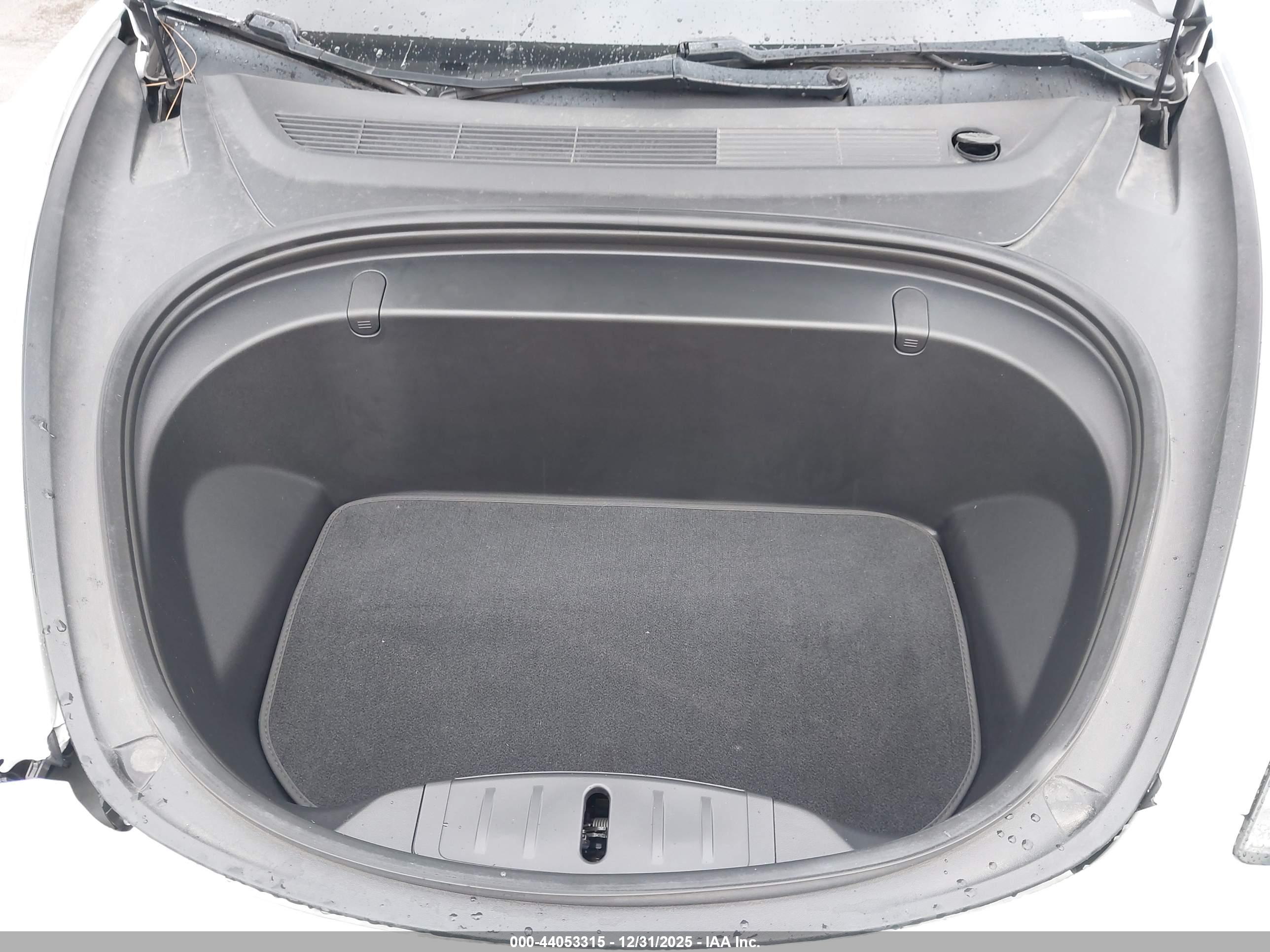 TESLA MODEL image 10