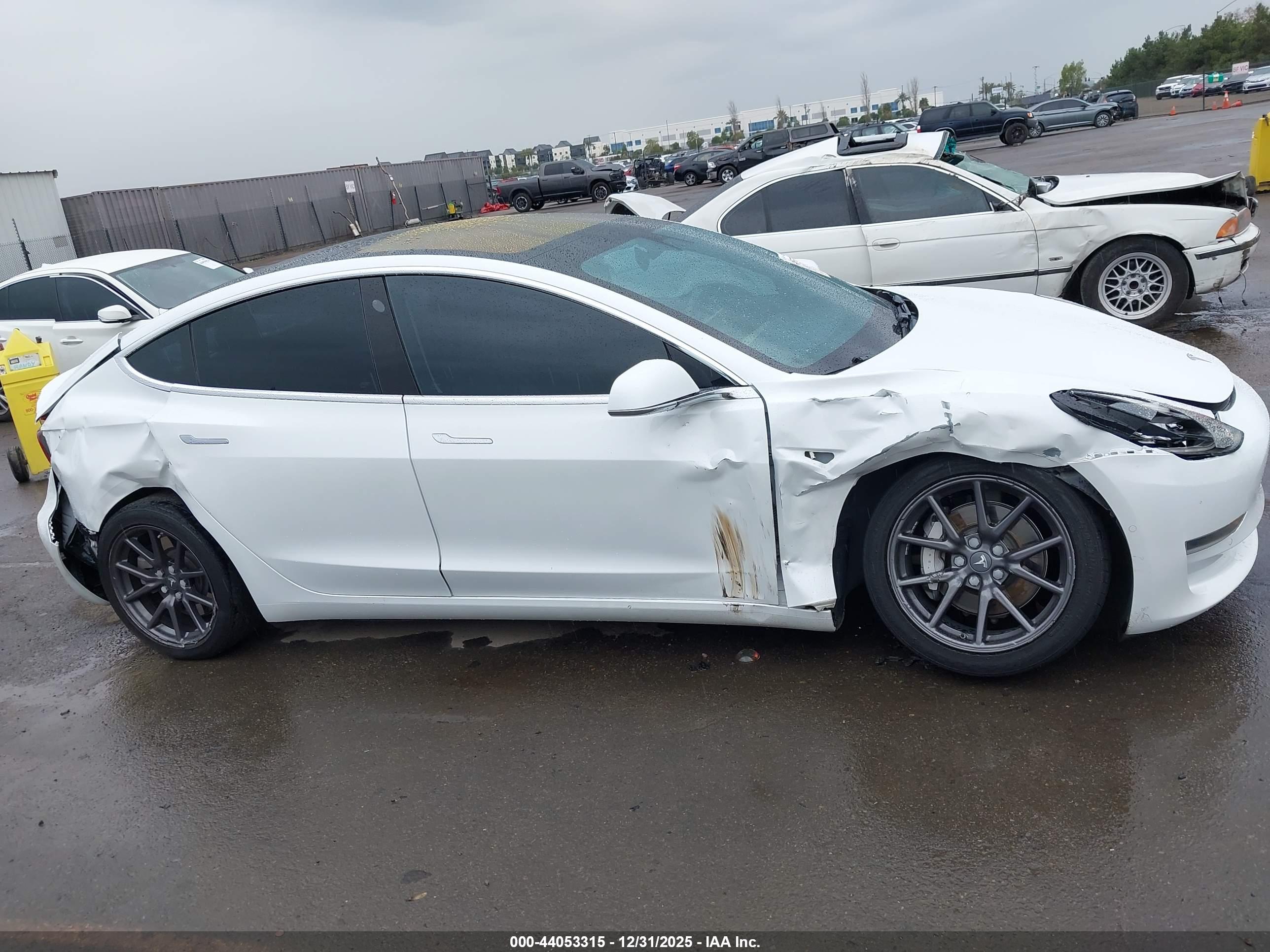 TESLA MODEL image 6