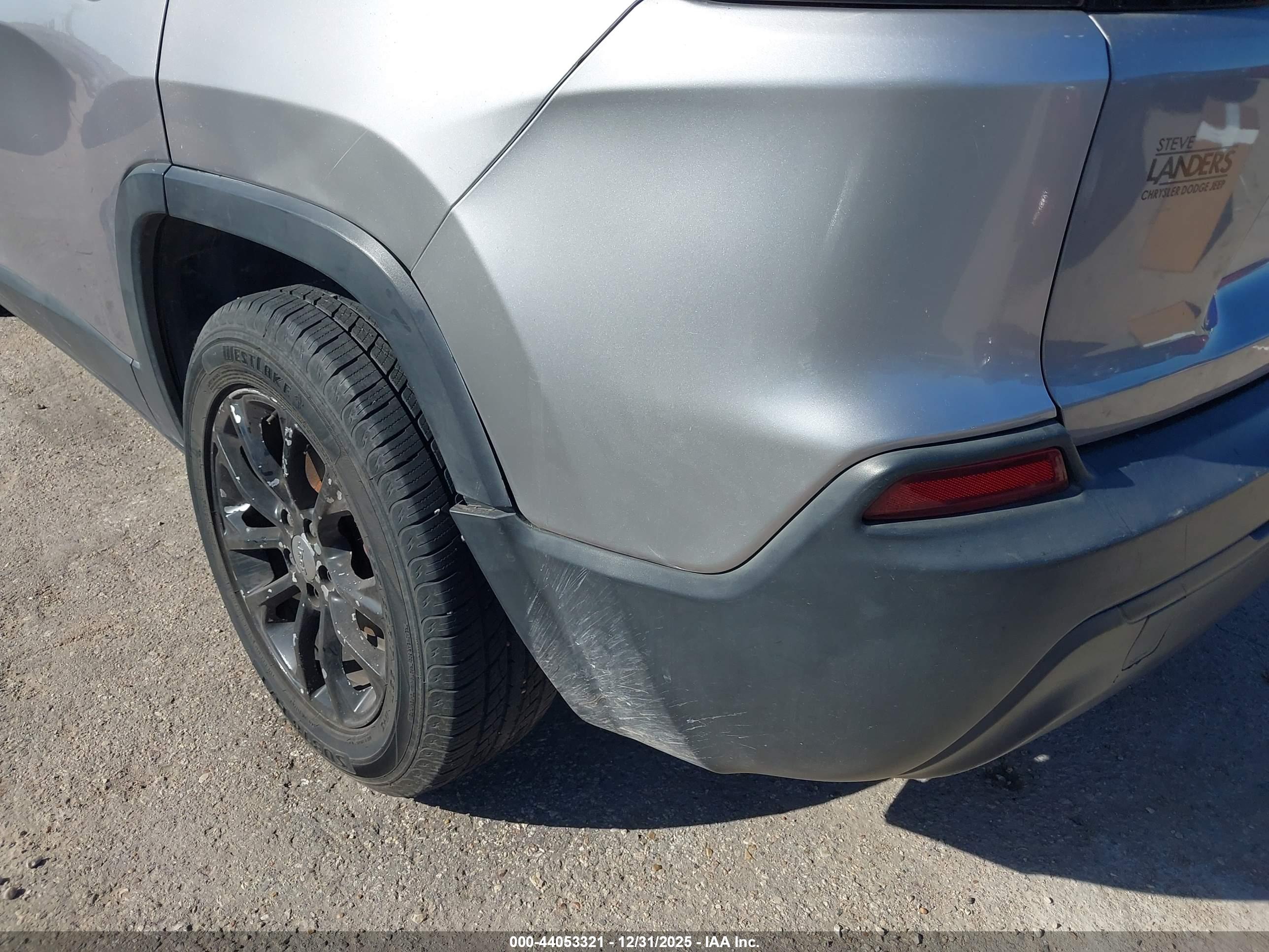 JEEP CHEROKEE image 6