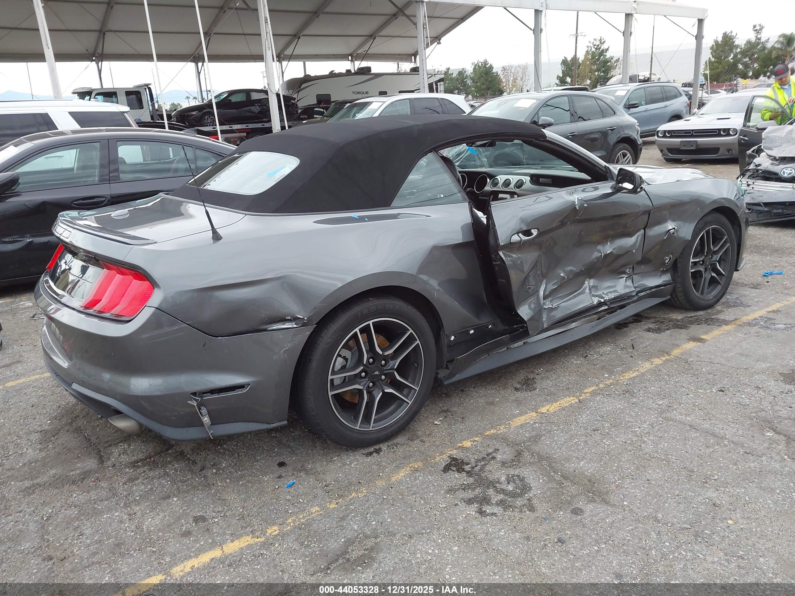 FORD MUSTANG image 4