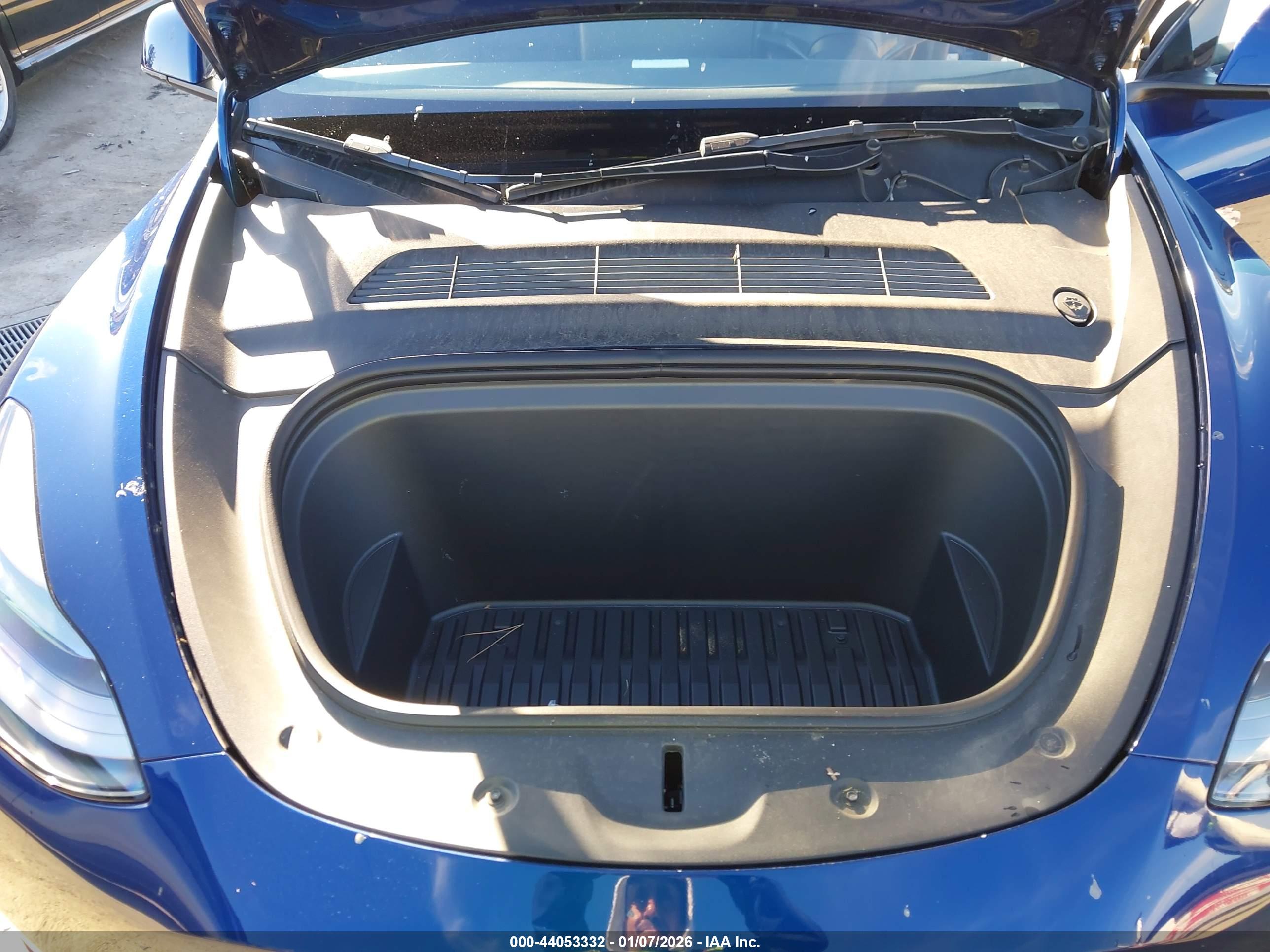 TESLA MODEL image 10