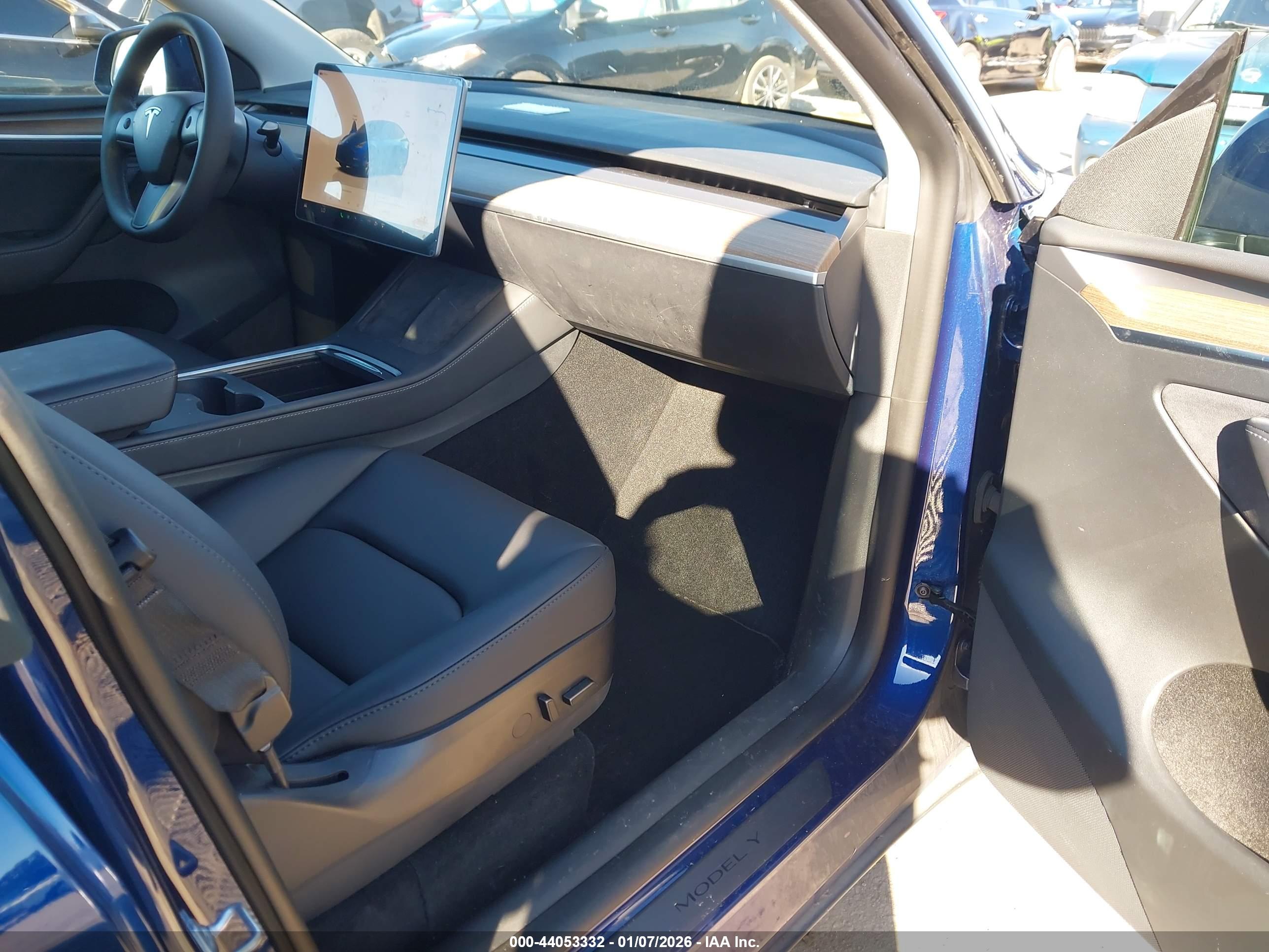 TESLA MODEL image 5
