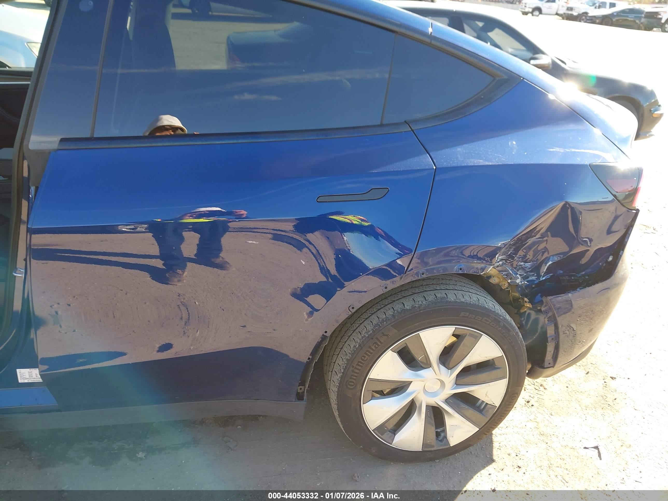 TESLA MODEL image 6