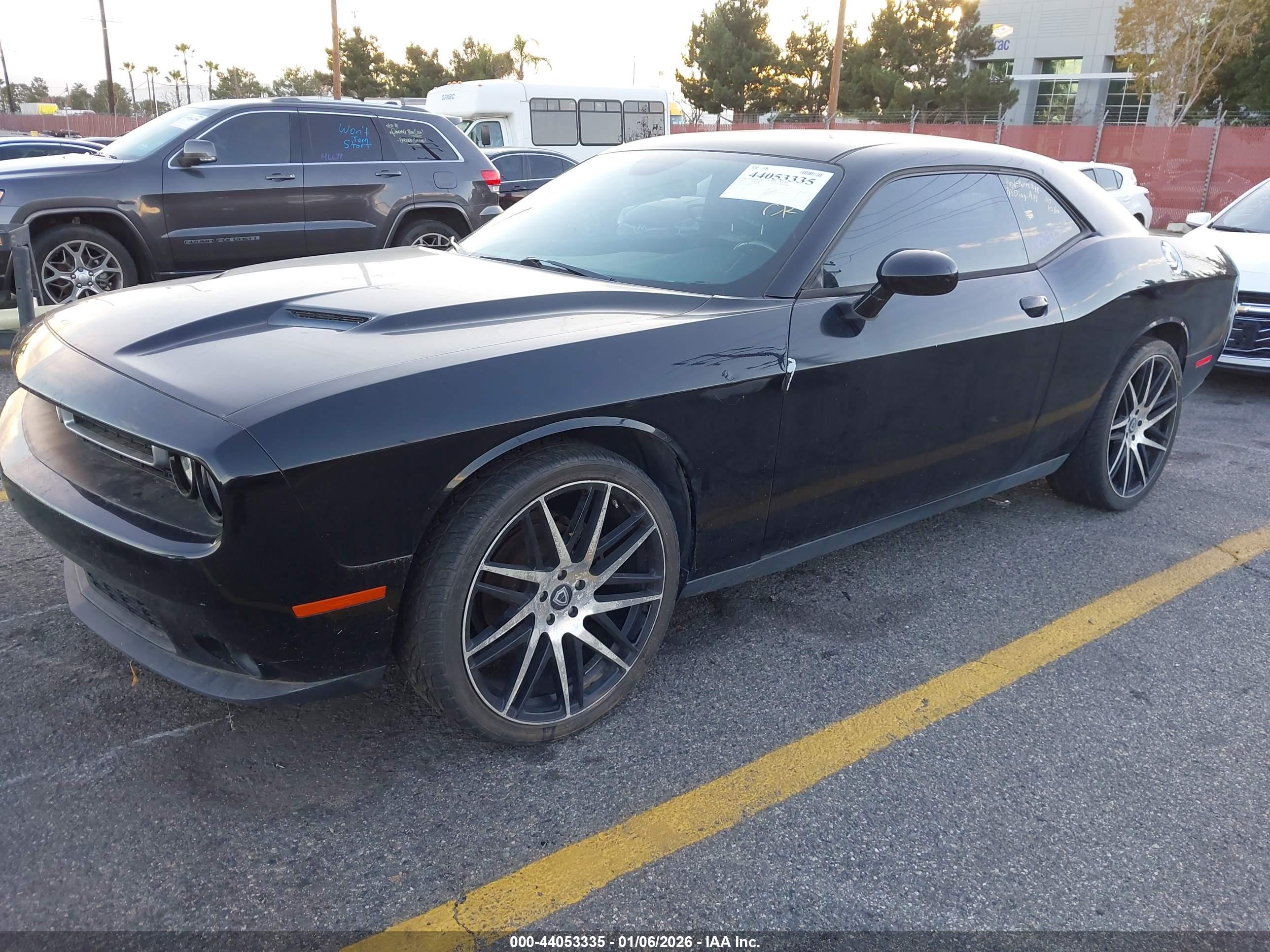 DODGE CHALLENGER image 2