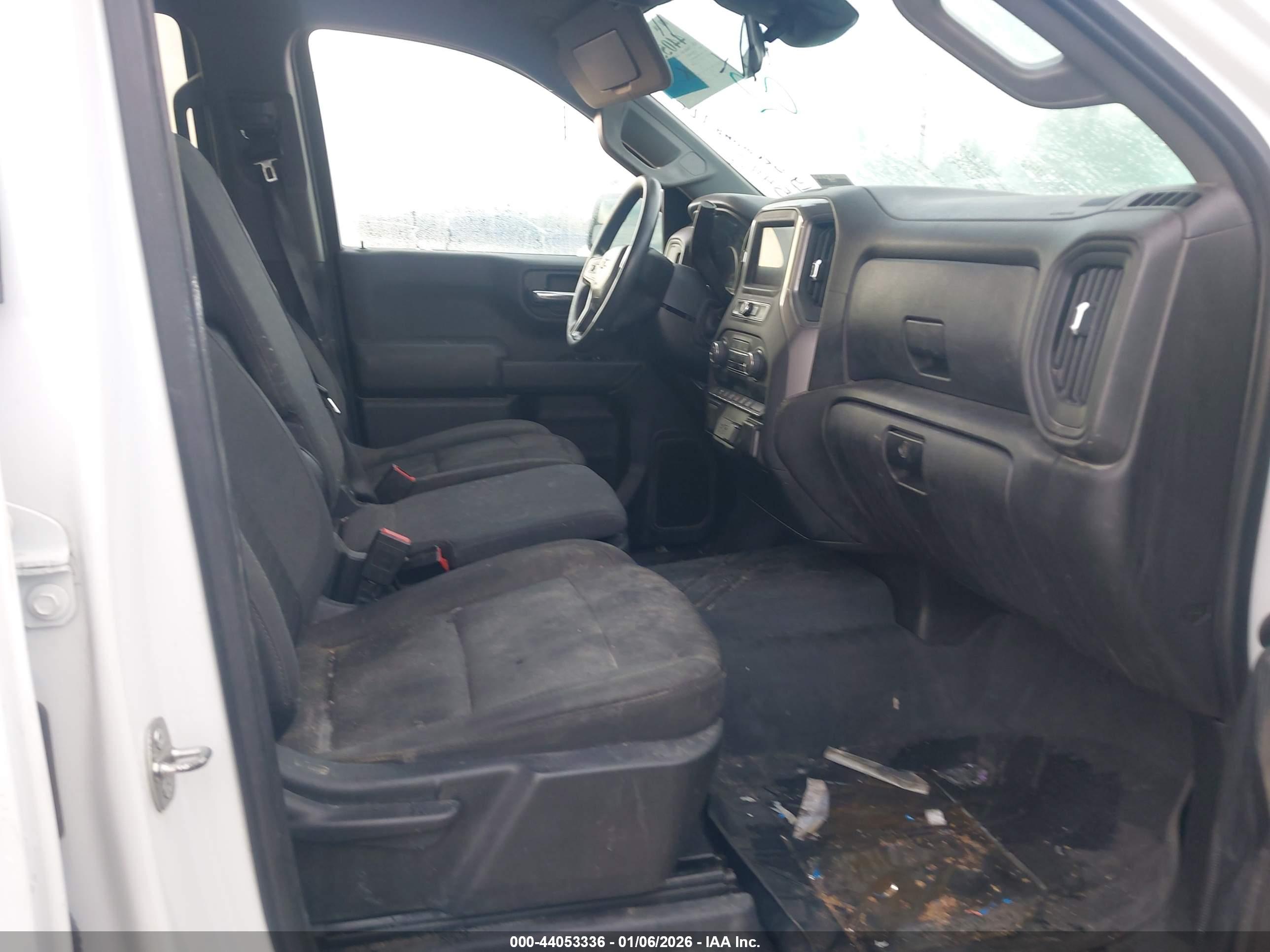 CHEVROLET SILVERADO image 5