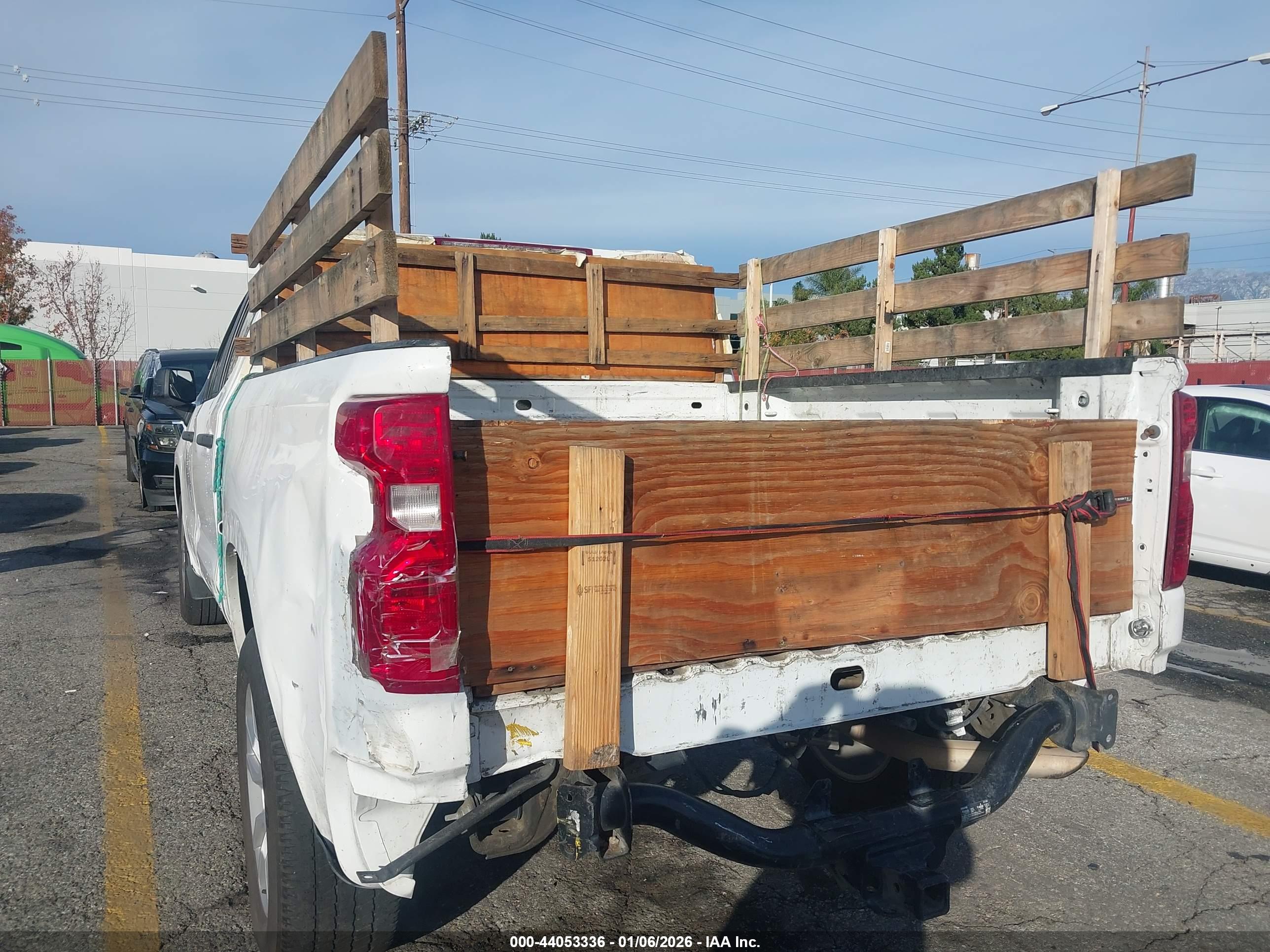 CHEVROLET SILVERADO image 6