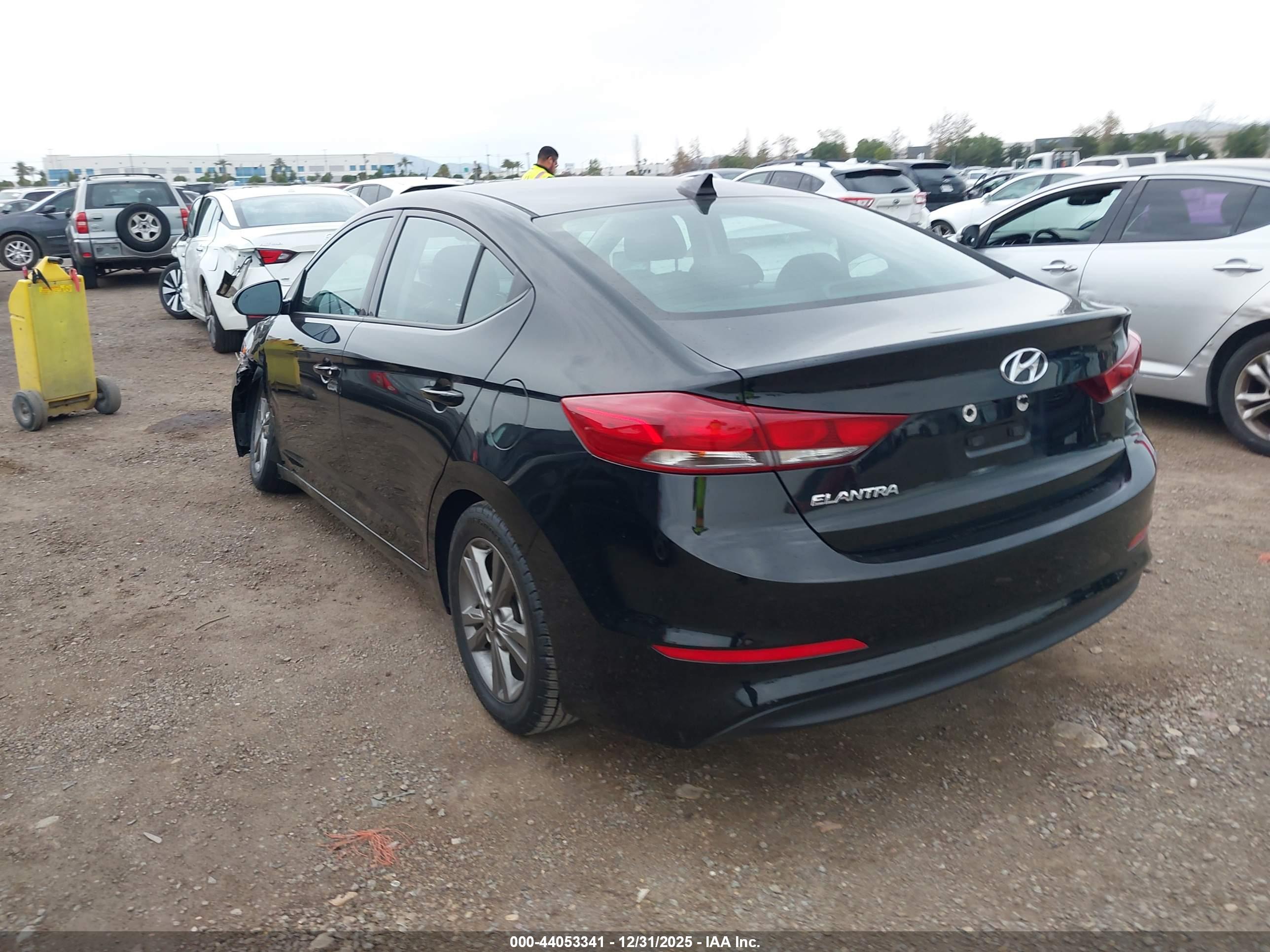 HYUNDAI ELANTRA image 3