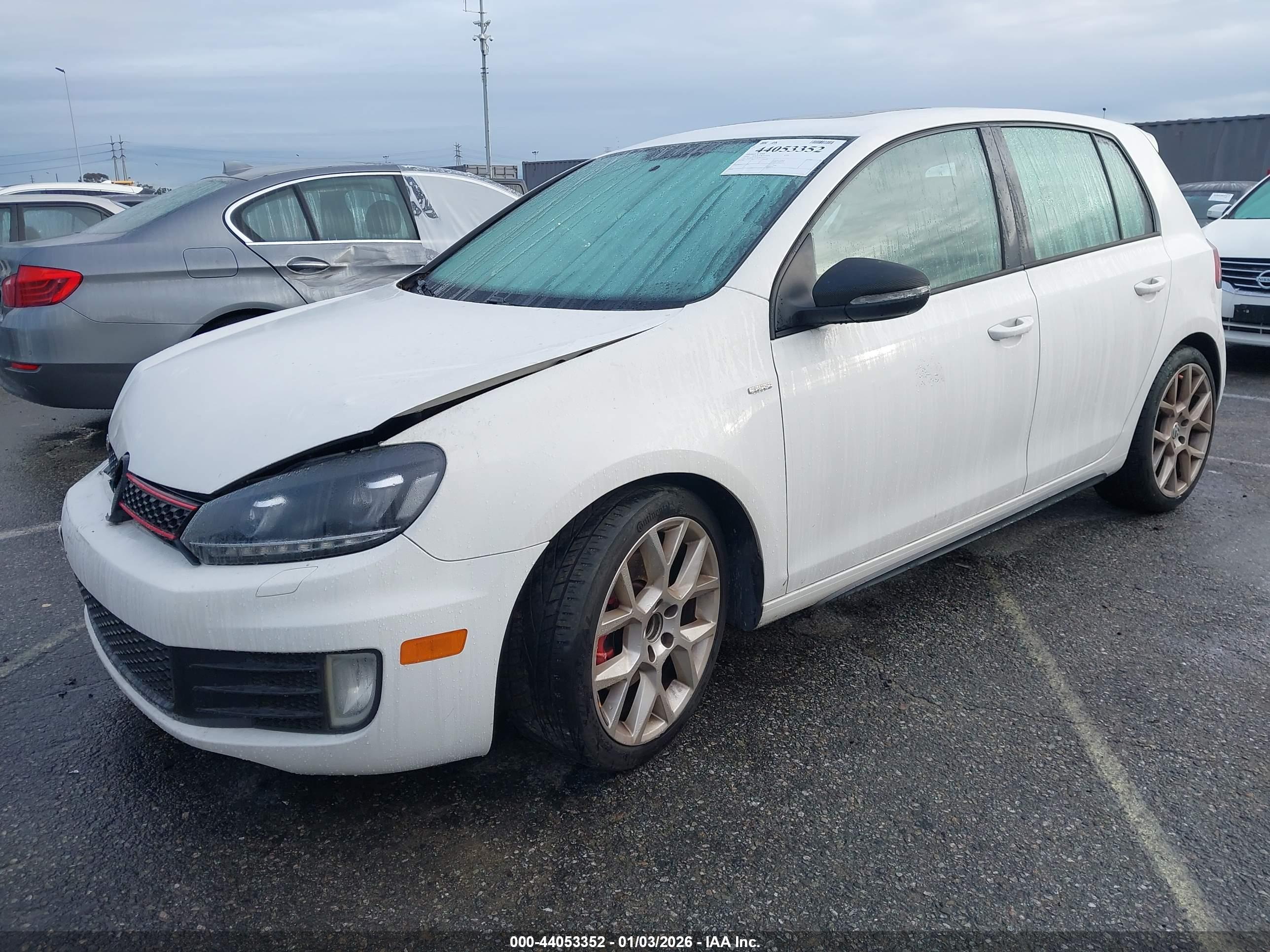 VOLKSWAGEN GTI image 2