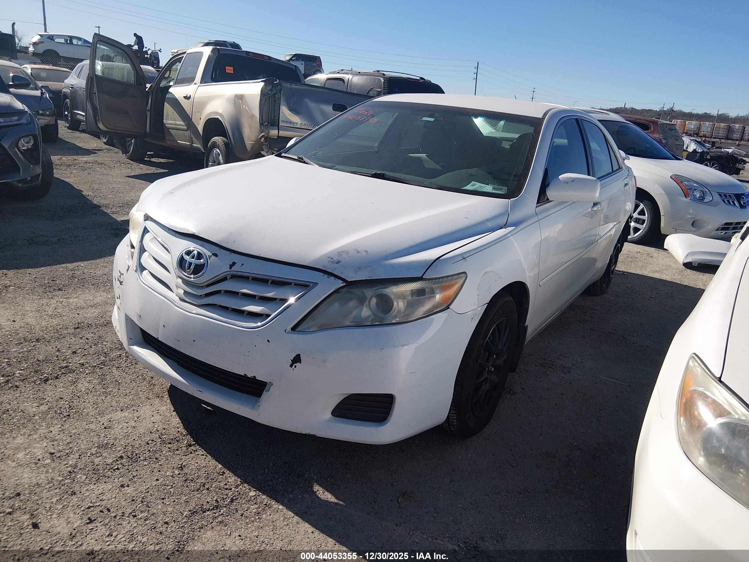 TOYOTA CAMRY image 2