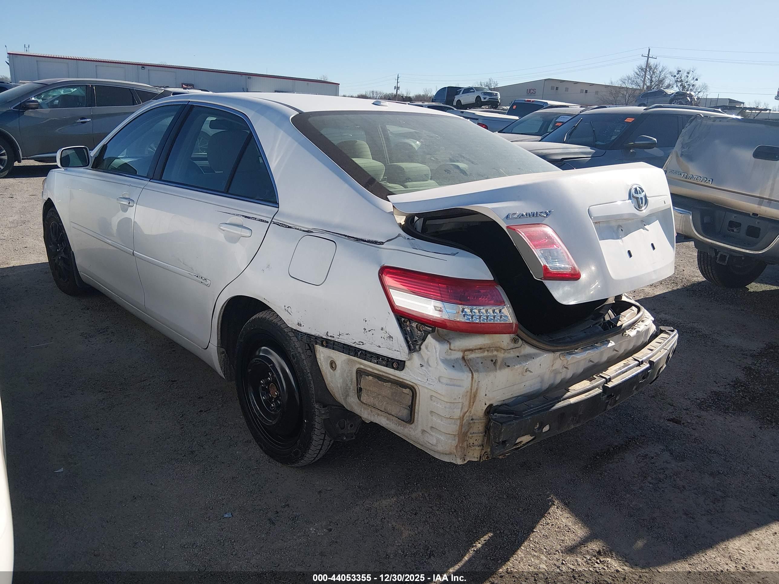 TOYOTA CAMRY image 3