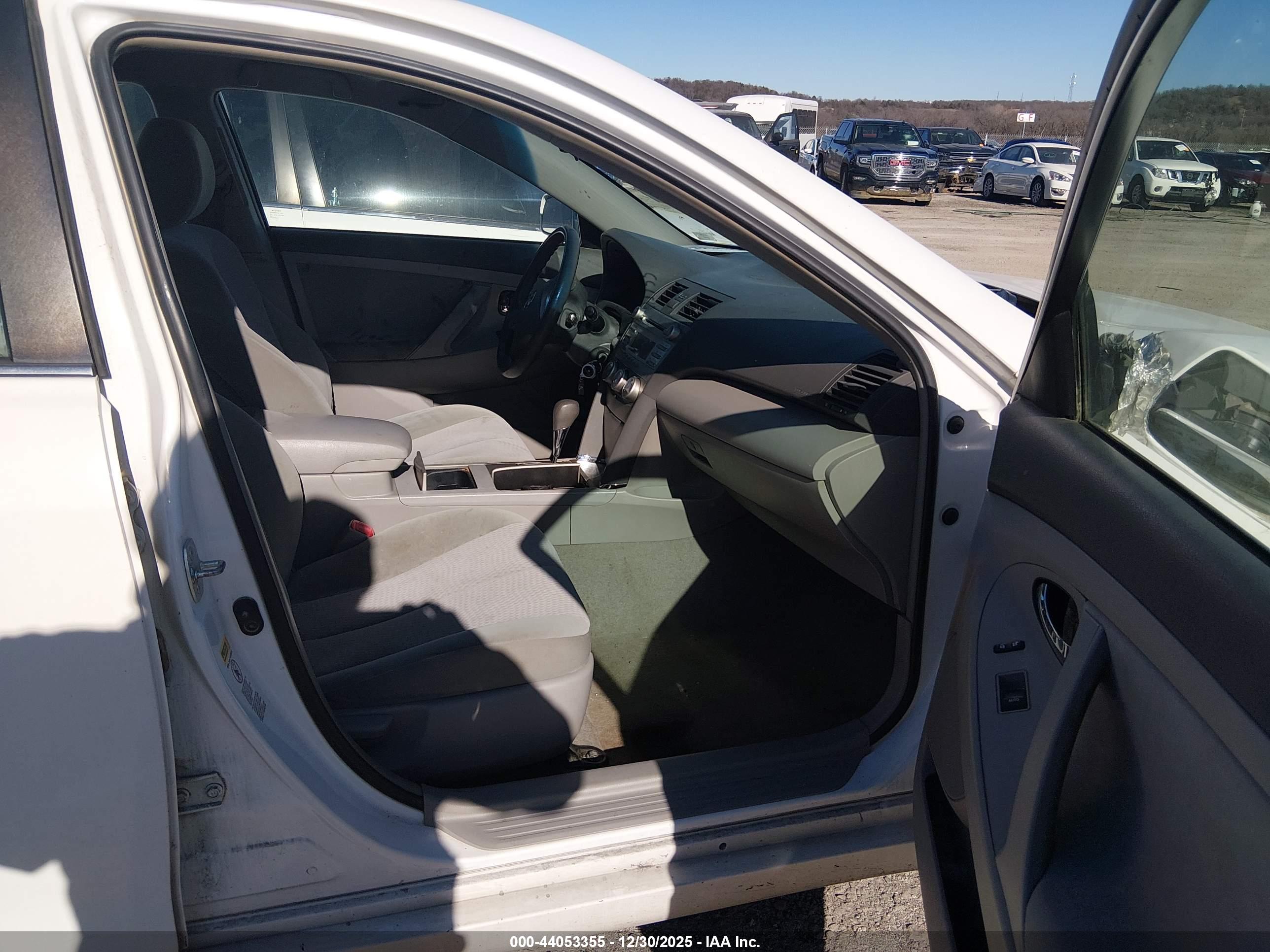 TOYOTA CAMRY image 5