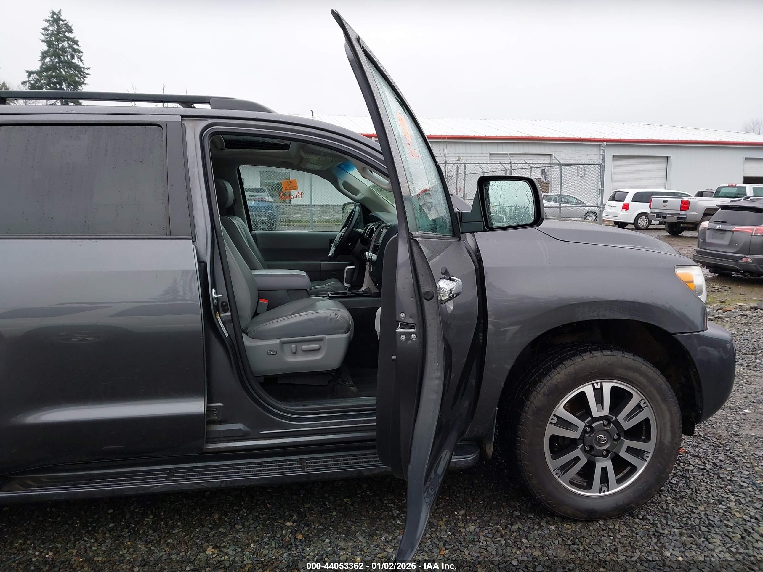 TOYOTA SEQUOIA image 5