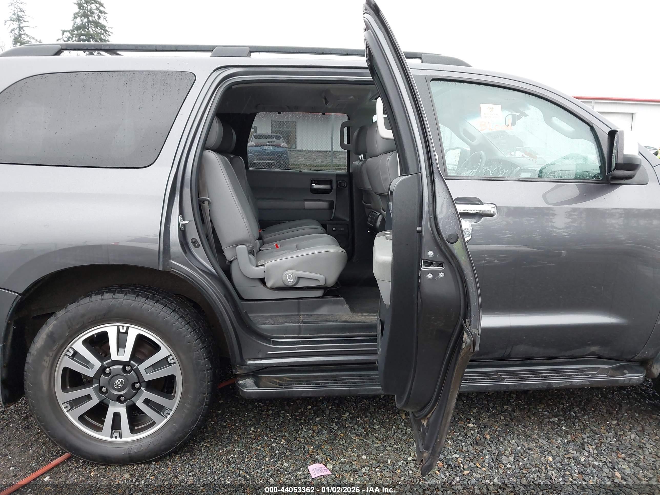 TOYOTA SEQUOIA image 8
