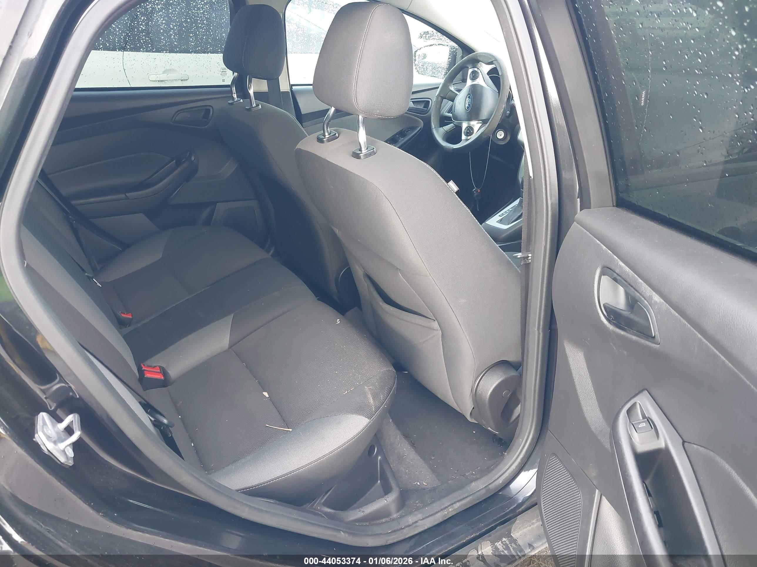 FORD FOCUS image 8