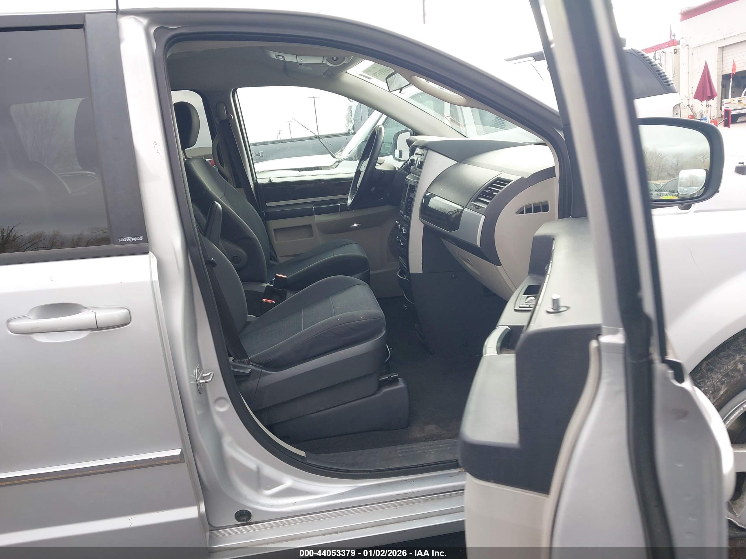 DODGE GRAND image 5