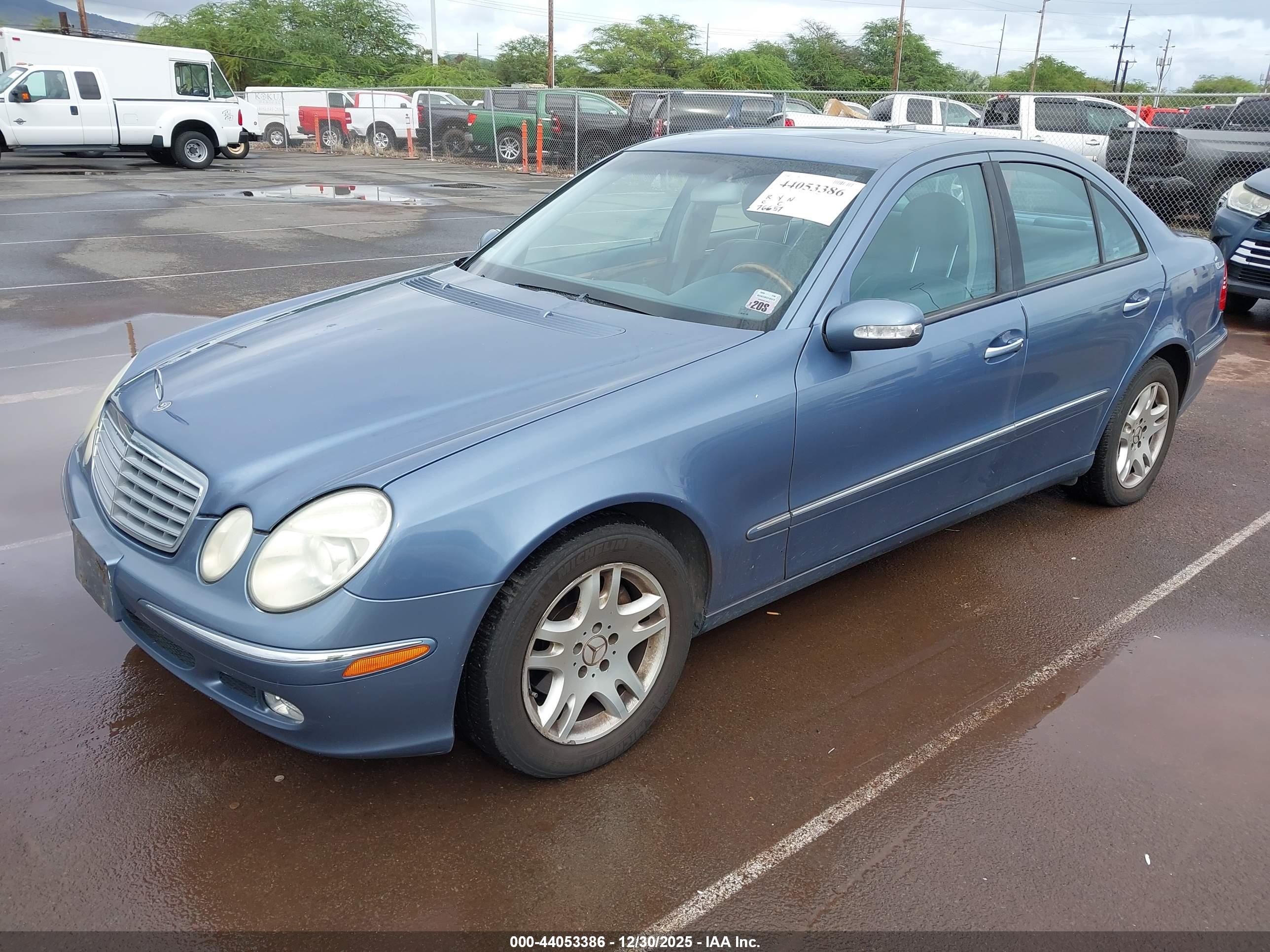 MERCEDES-BENZ E image 2