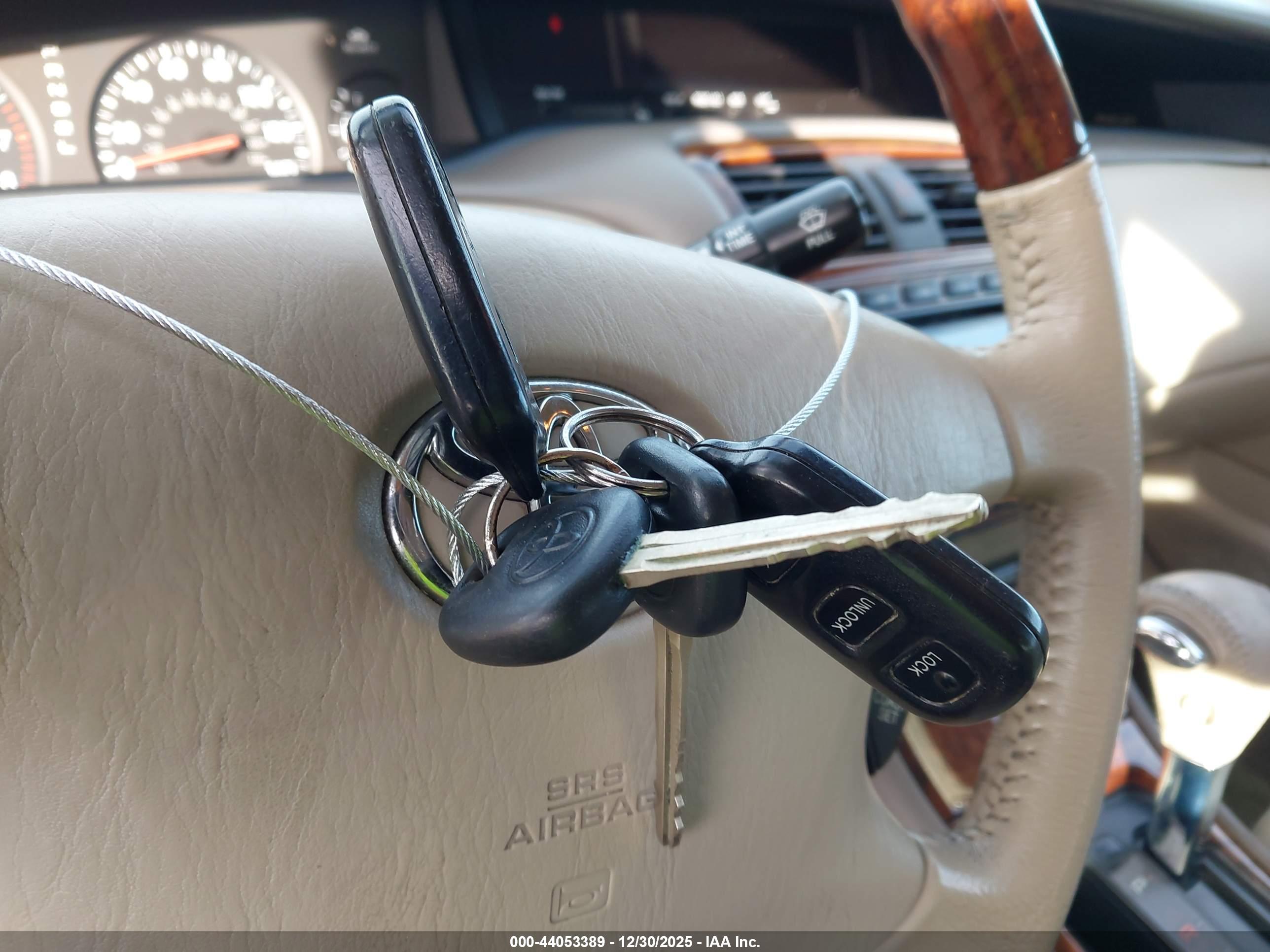 TOYOTA AVALON image 11