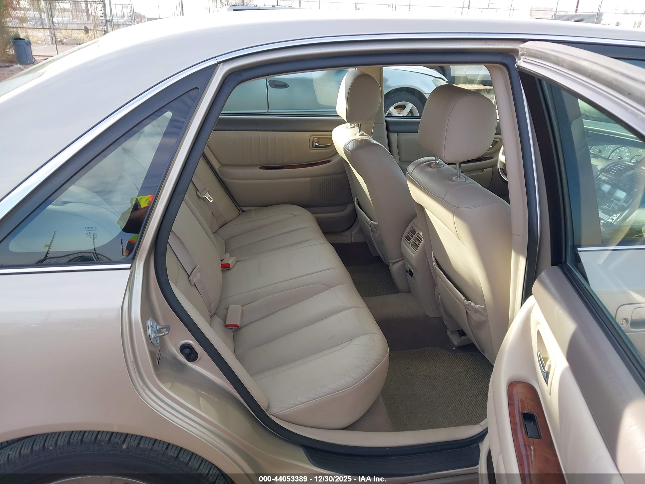 TOYOTA AVALON image 8