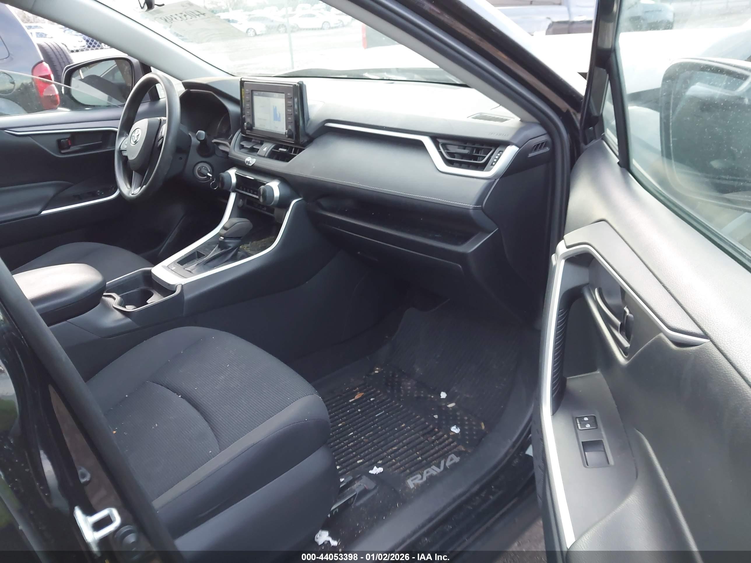 TOYOTA RAV4 image 5