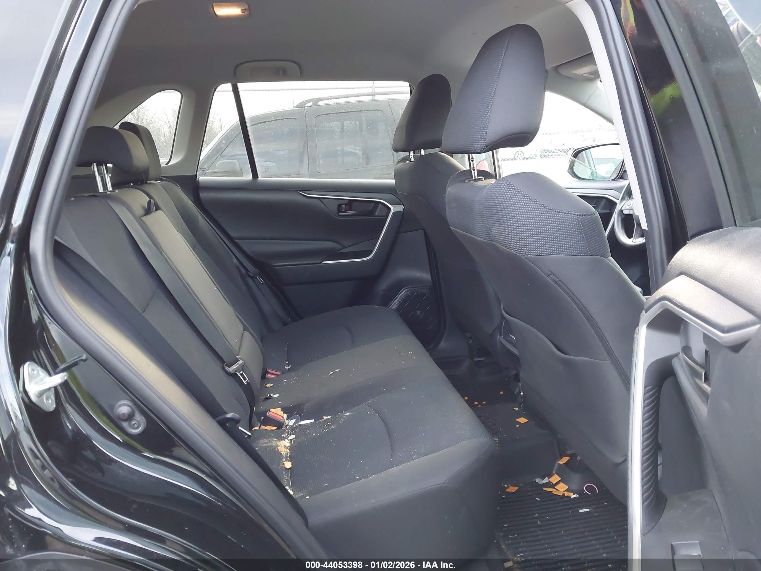 TOYOTA RAV4 image 8
