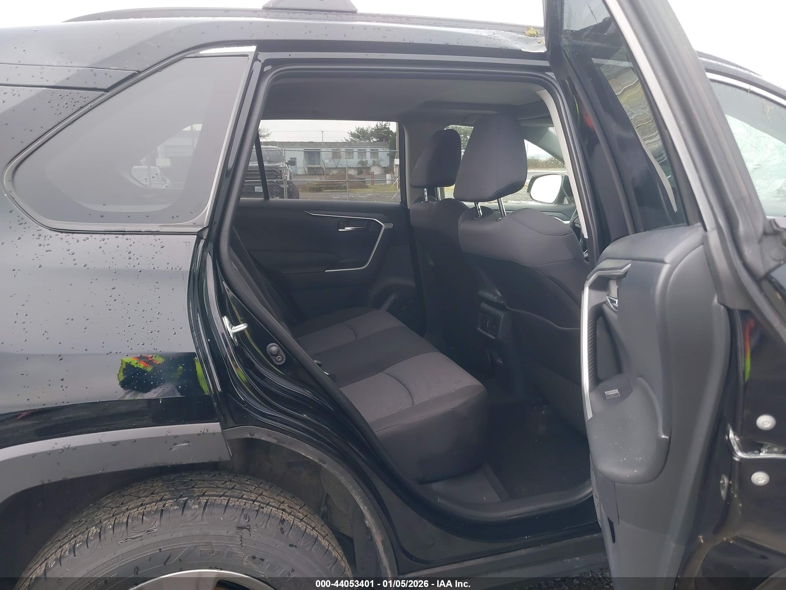 TOYOTA RAV4 image 8