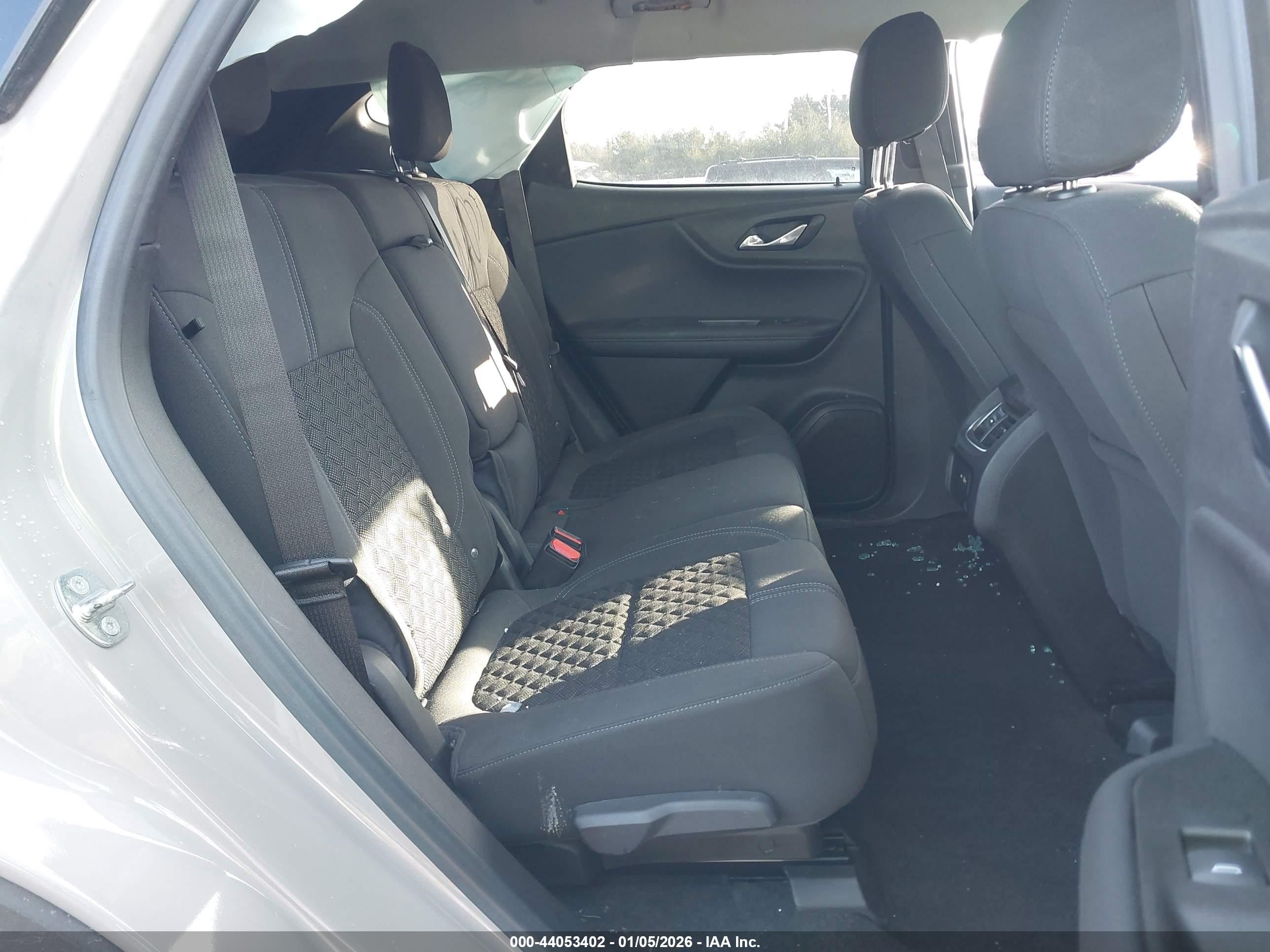 CHEVROLET BLAZER image 8