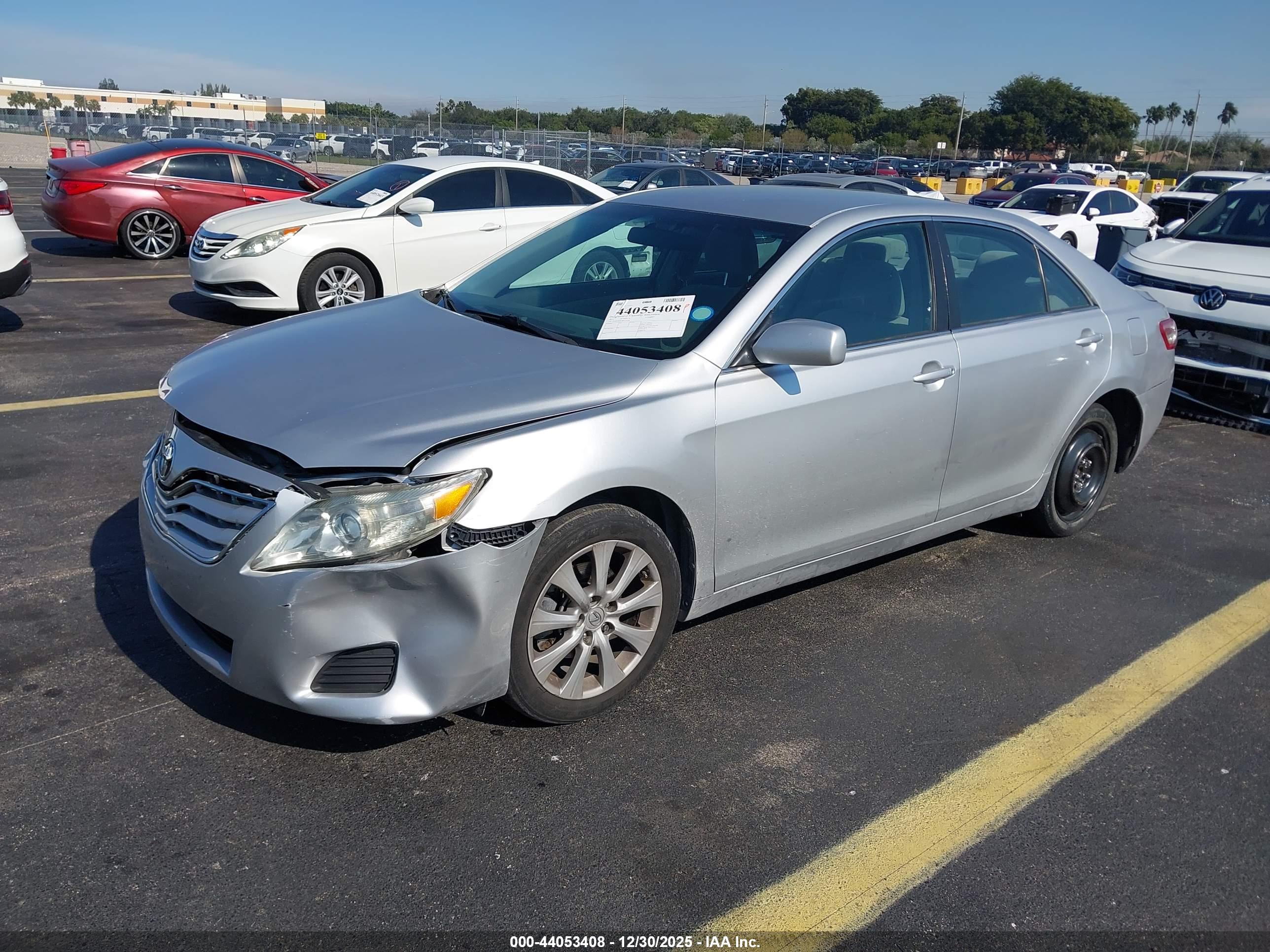 TOYOTA CAMRY image 2