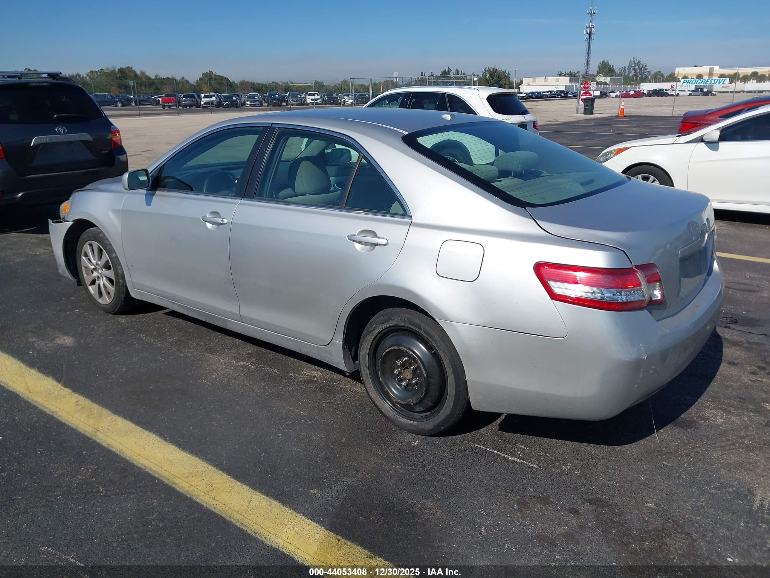 TOYOTA CAMRY image 3