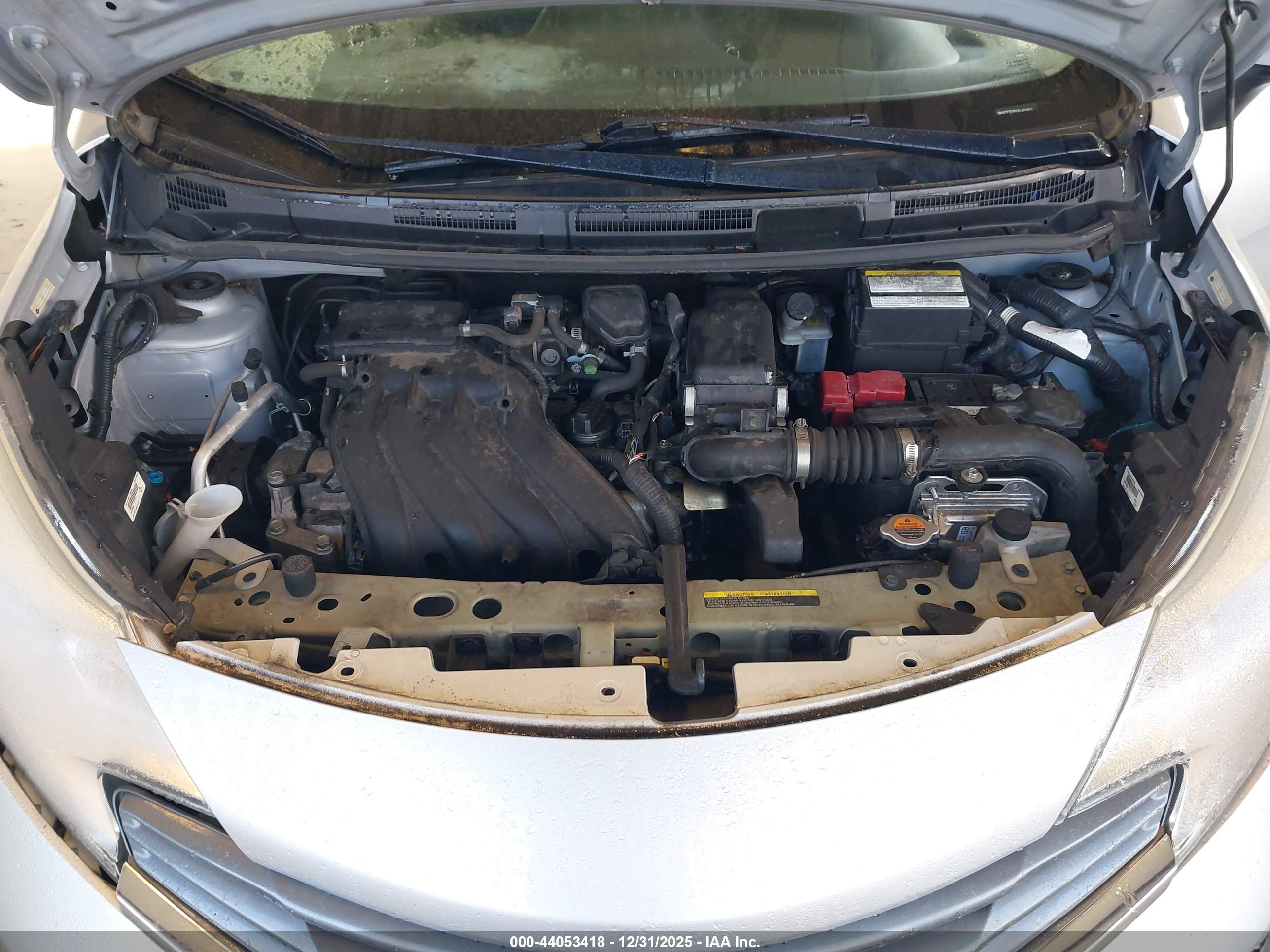 NISSAN VERSA image 10