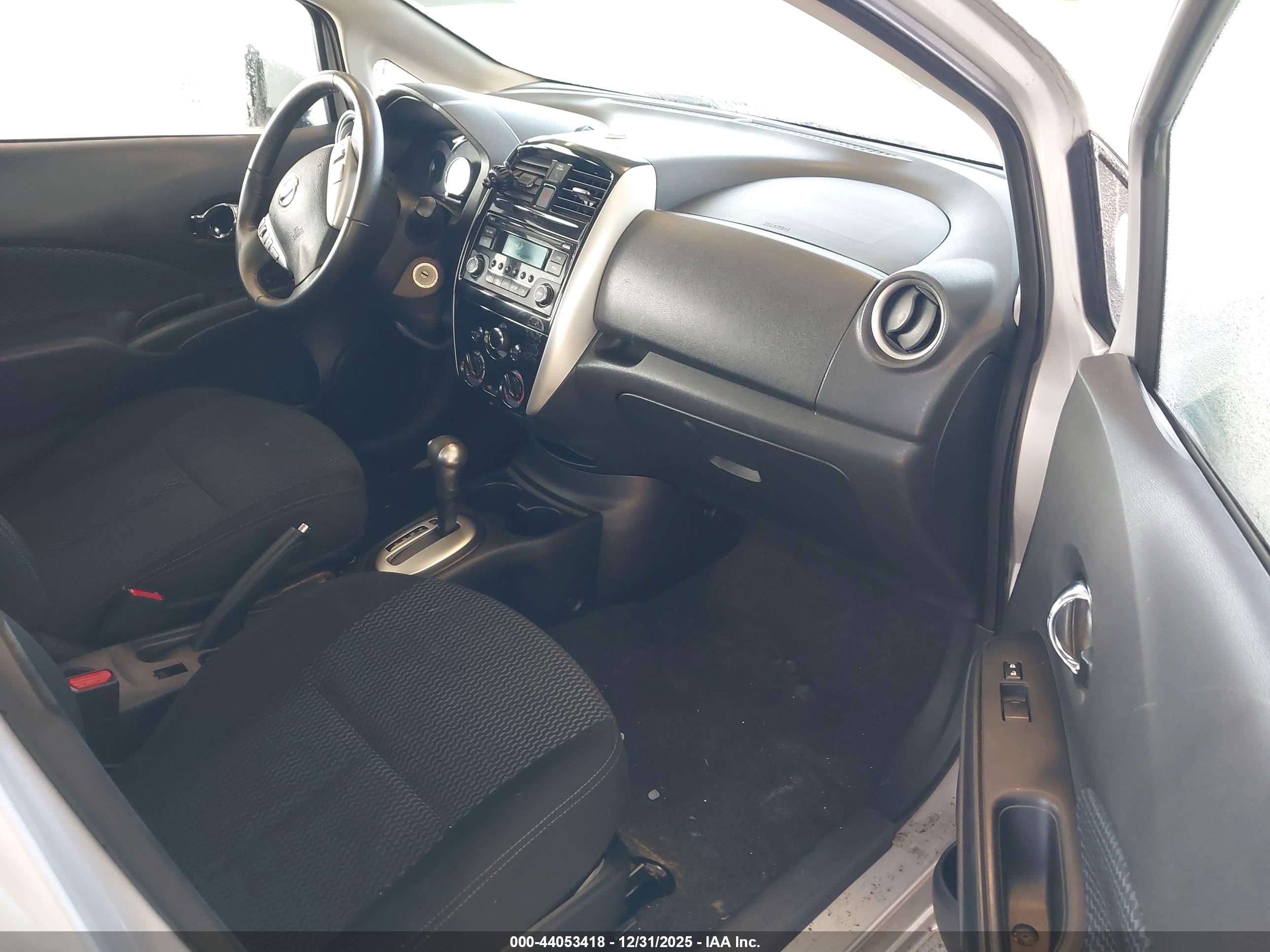 NISSAN VERSA image 5