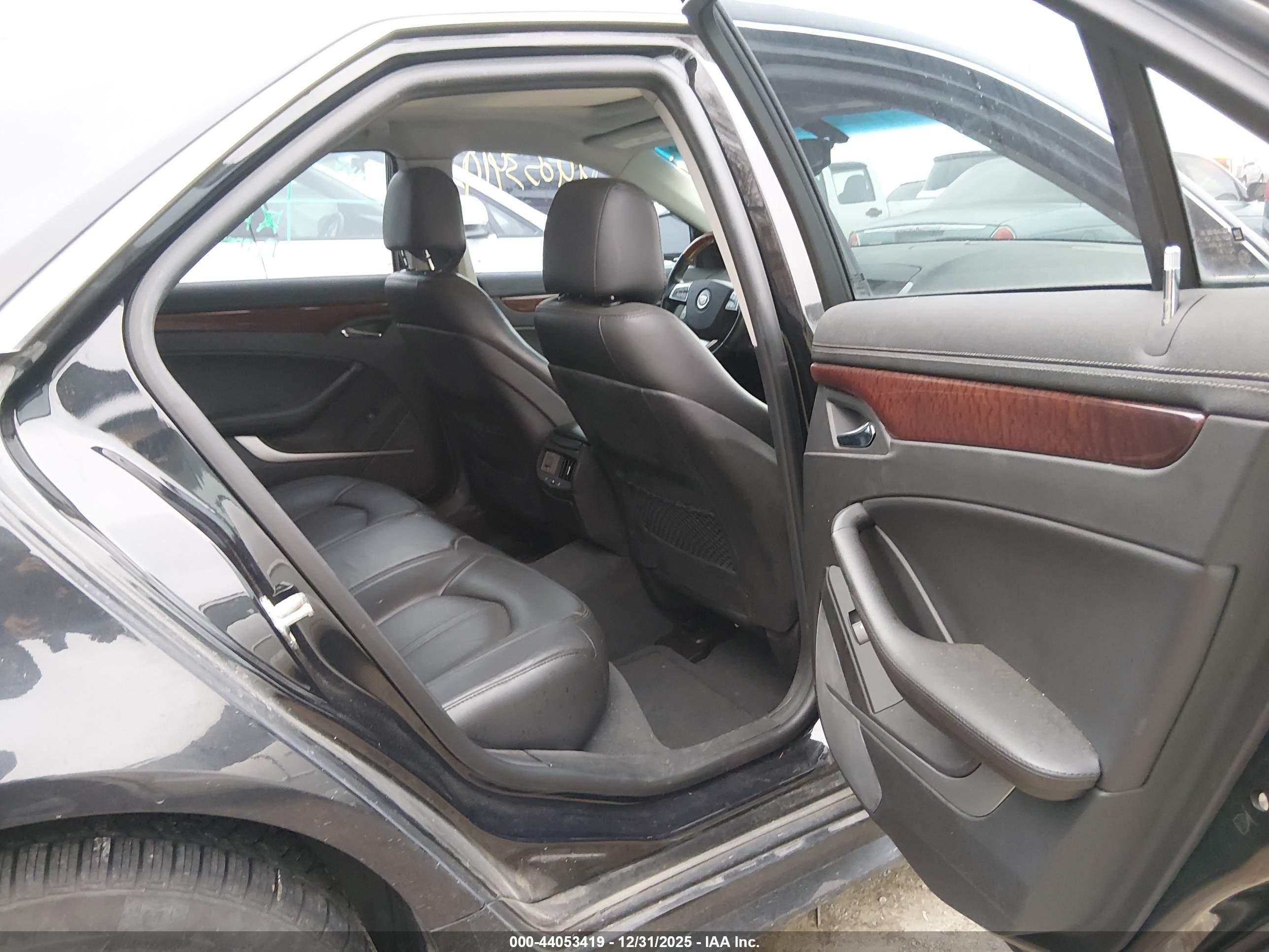 CADILLAC CTS image 8