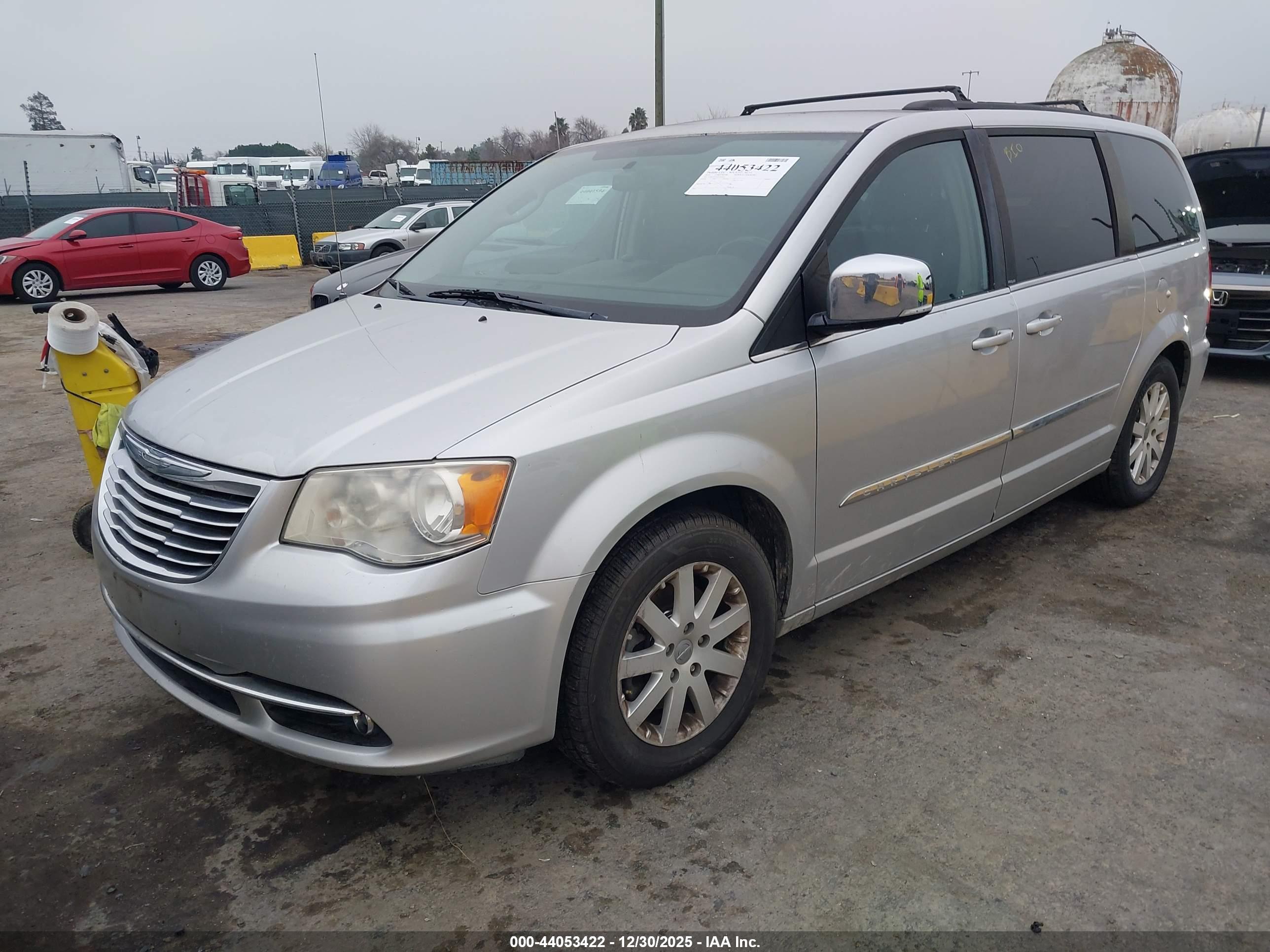 CHRYSLER TOWN image 2