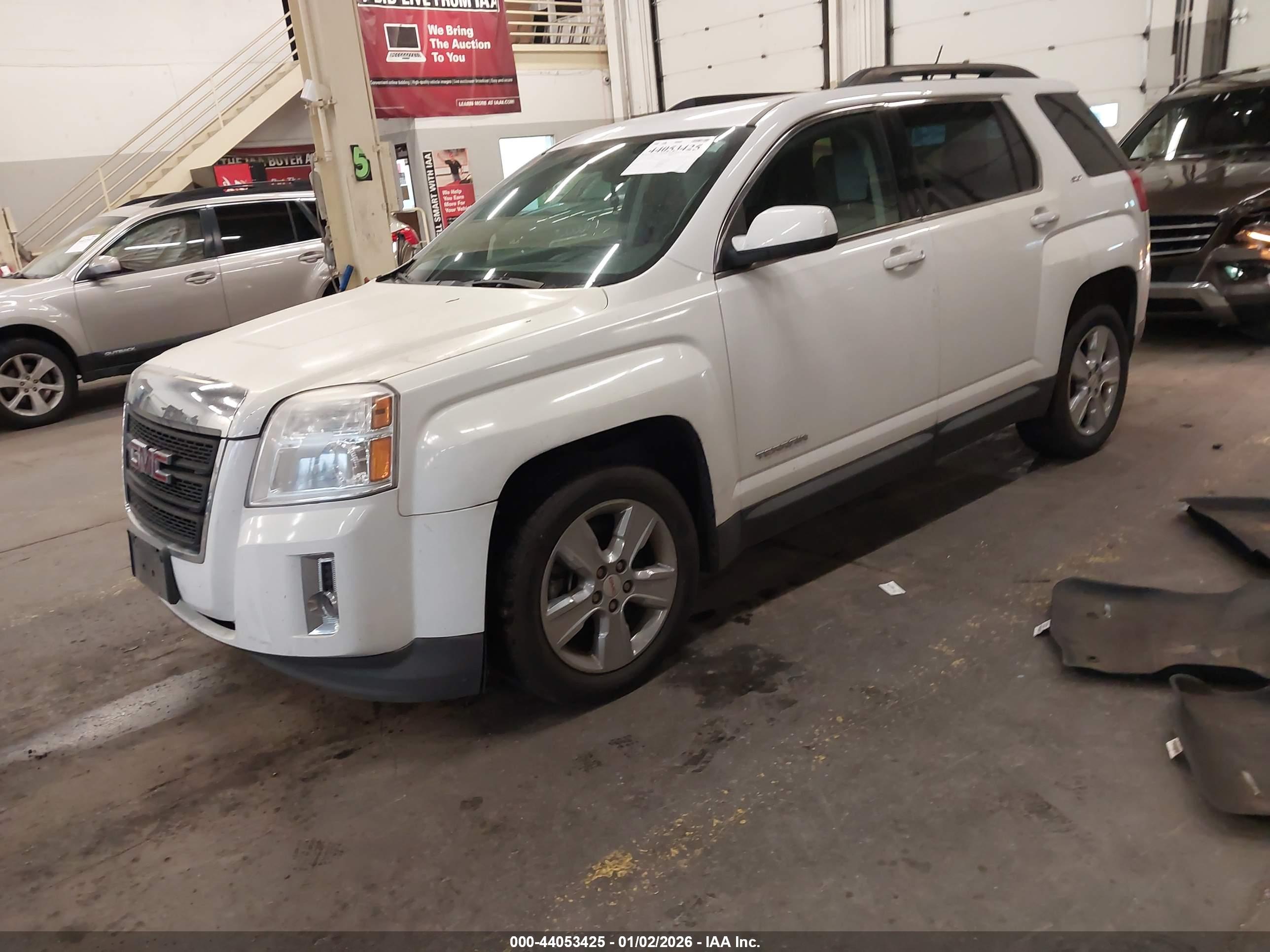 GMC TERRAIN image 2