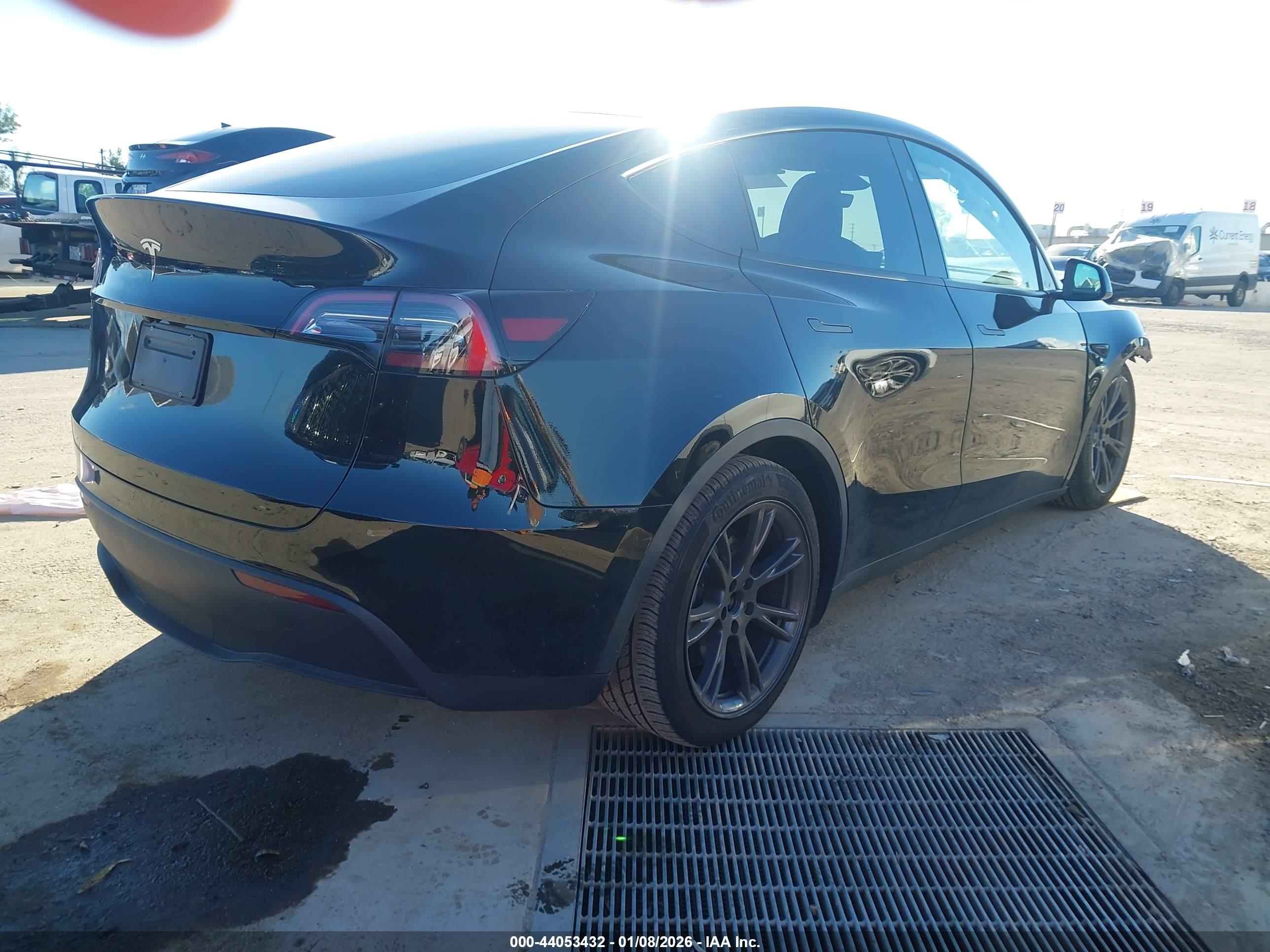 TESLA MODEL image 4