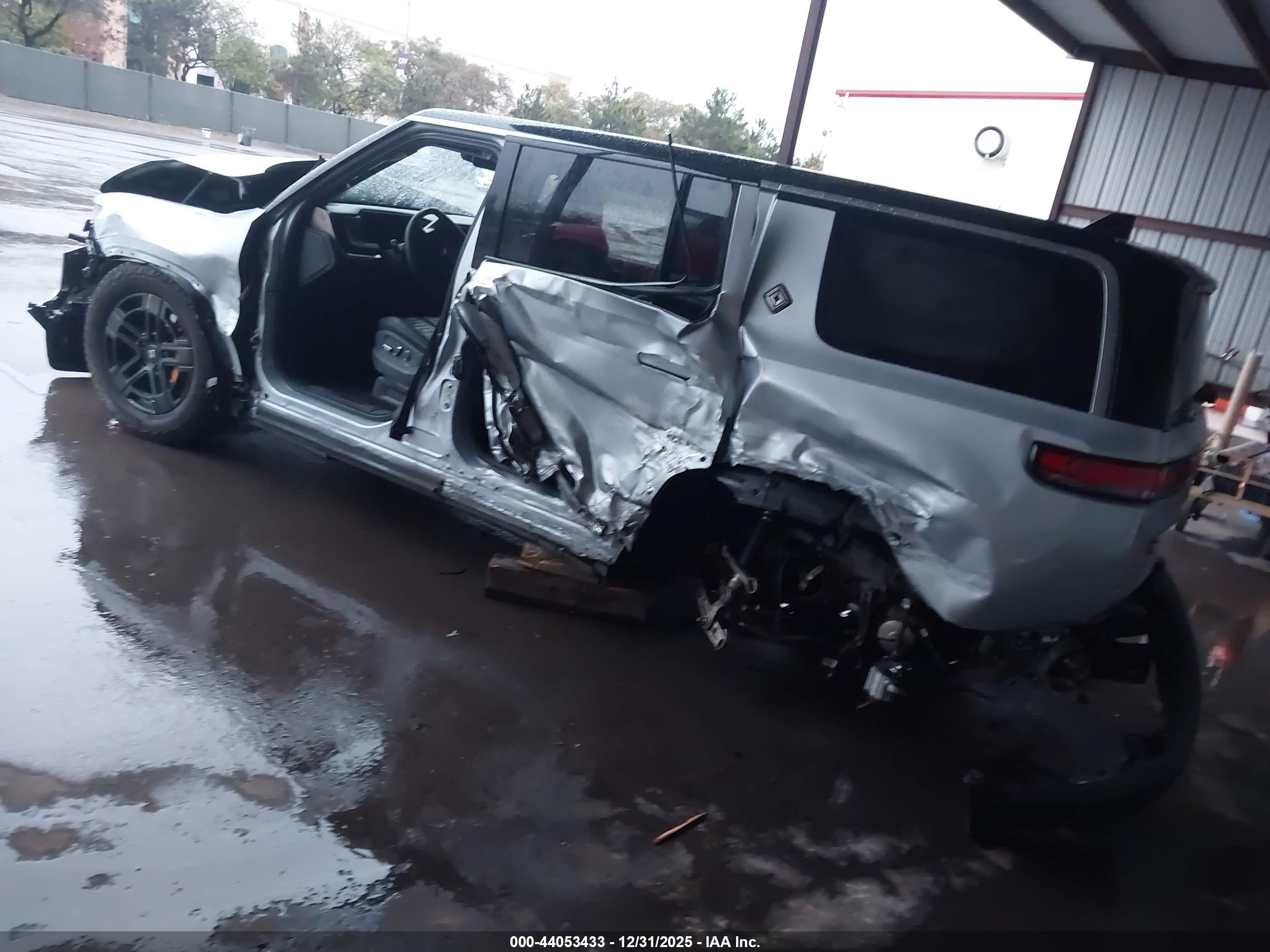 RIVIAN R1S image 3