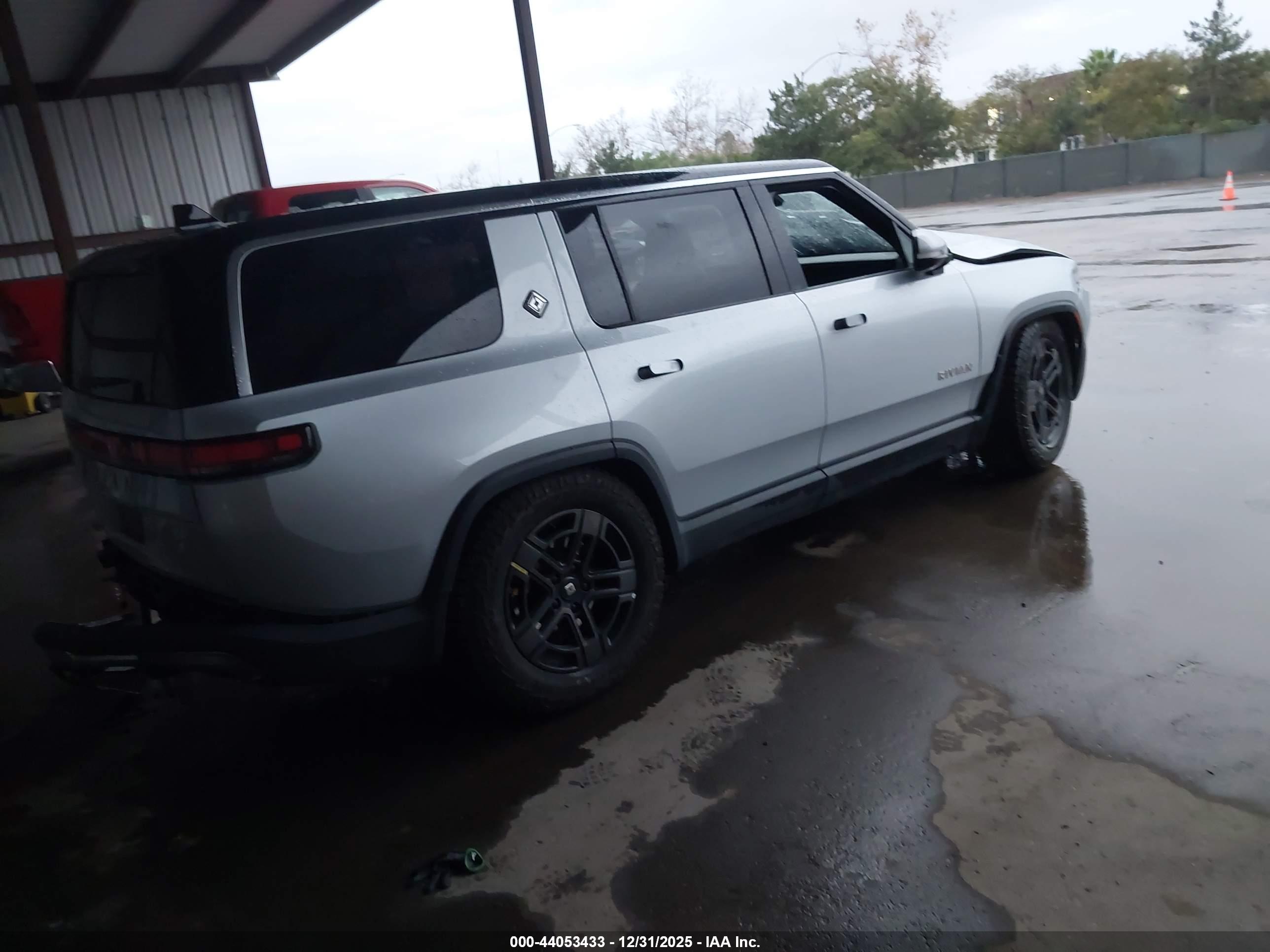 RIVIAN R1S image 4