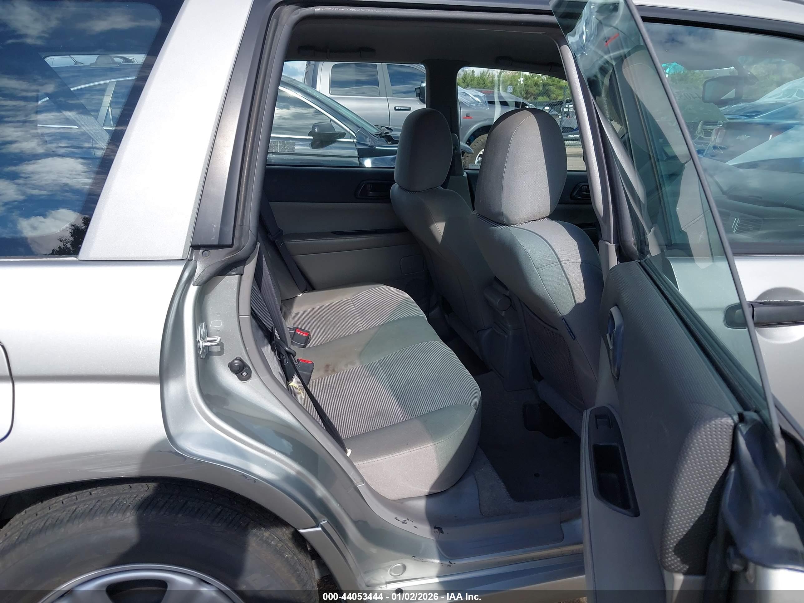 SUBARU FORESTER image 8