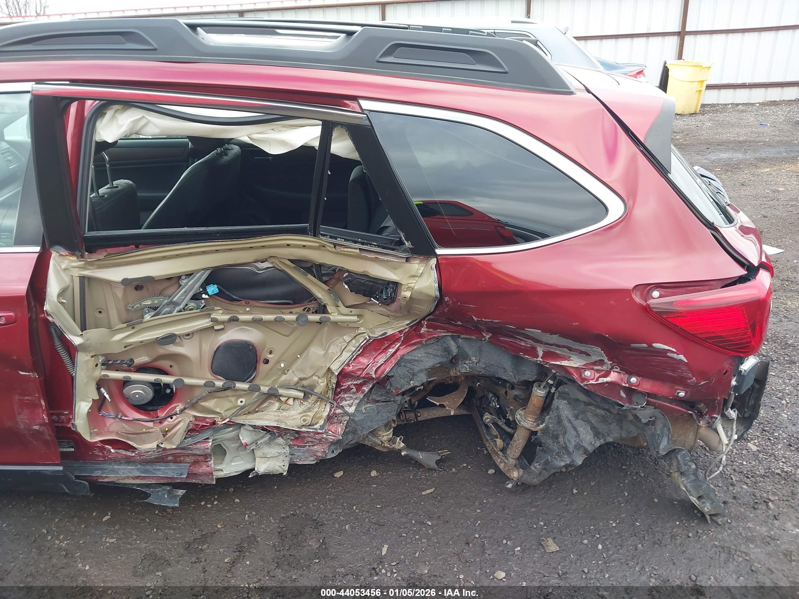 SUBARU OUTBACK image 6