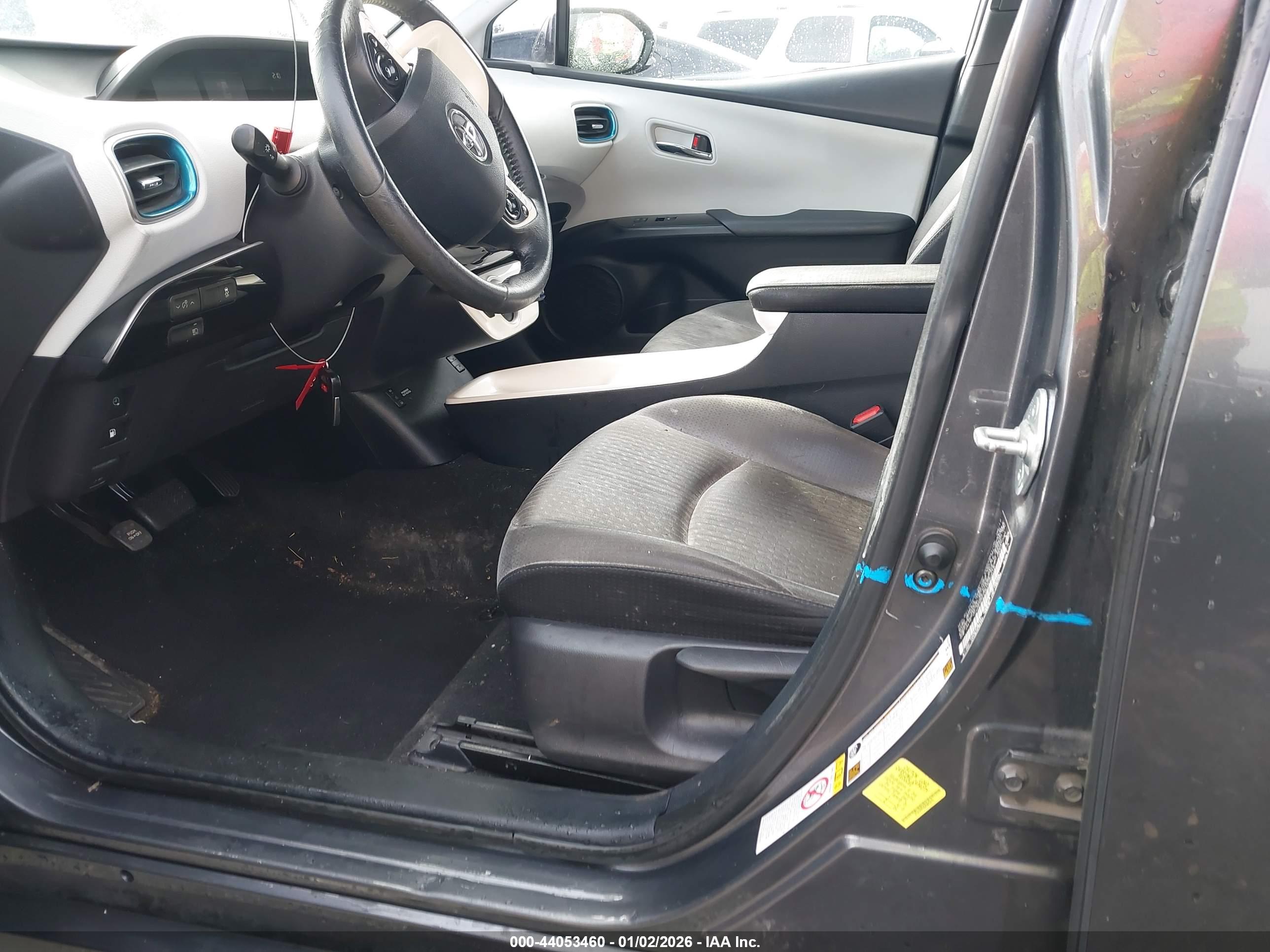 TOYOTA PRIUS image 6
