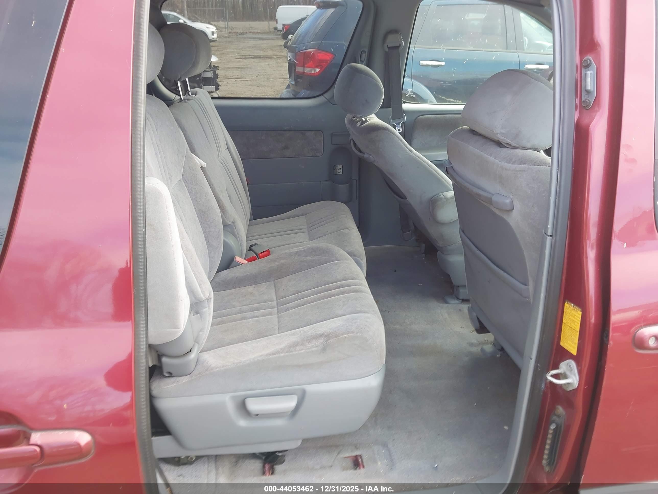 TOYOTA SIENNA image 8