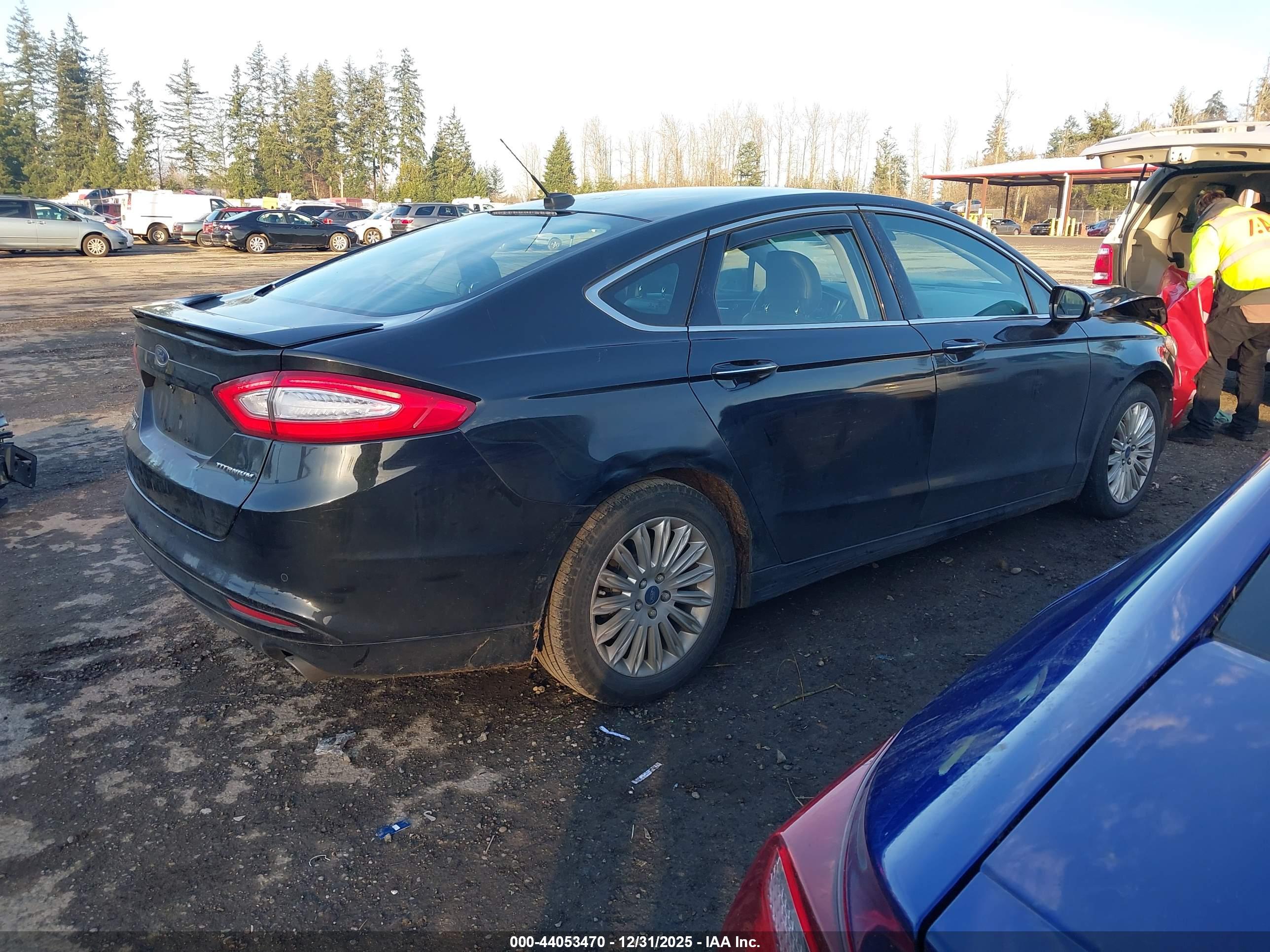FORD FUSION image 4