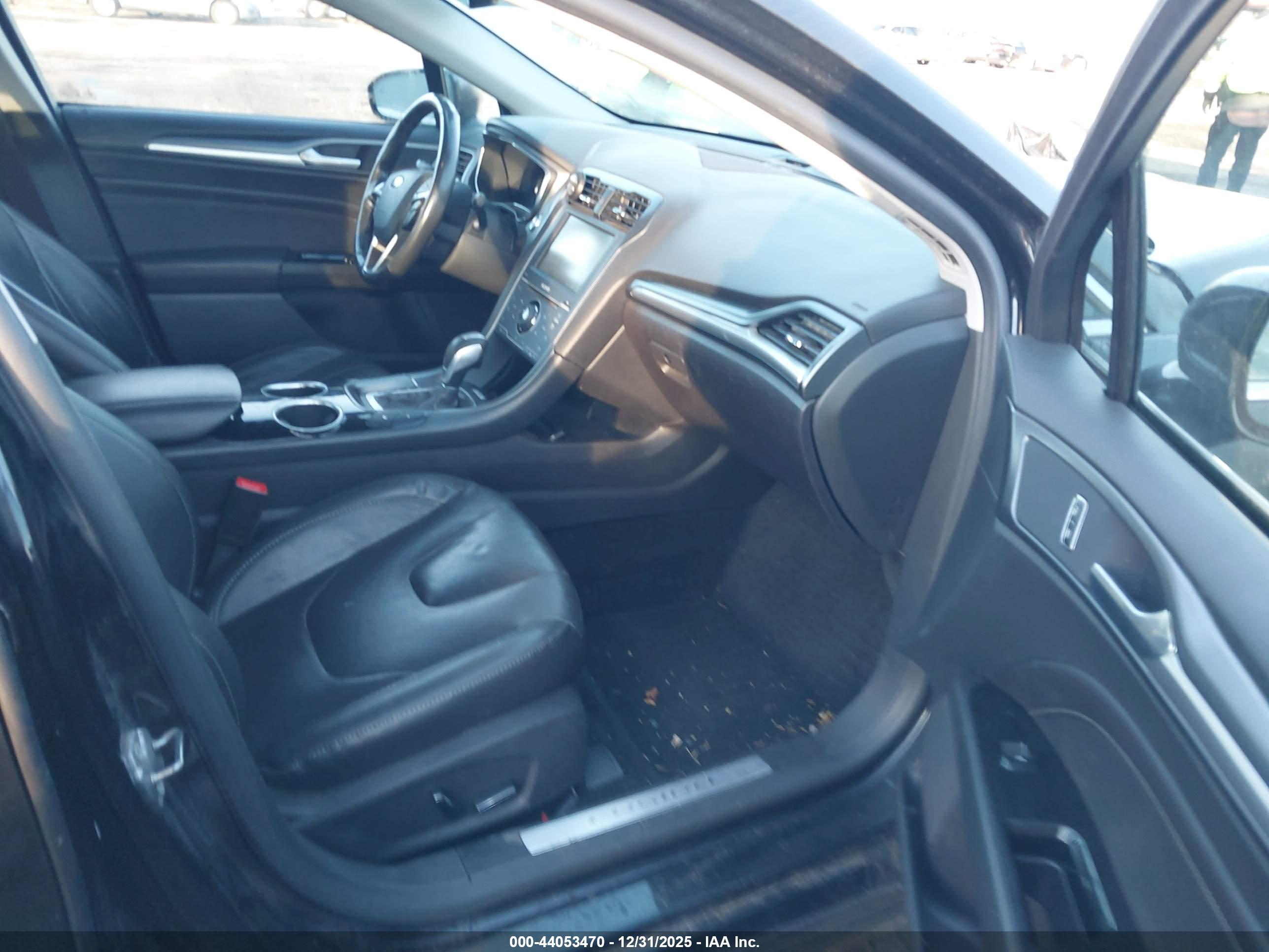 FORD FUSION image 5