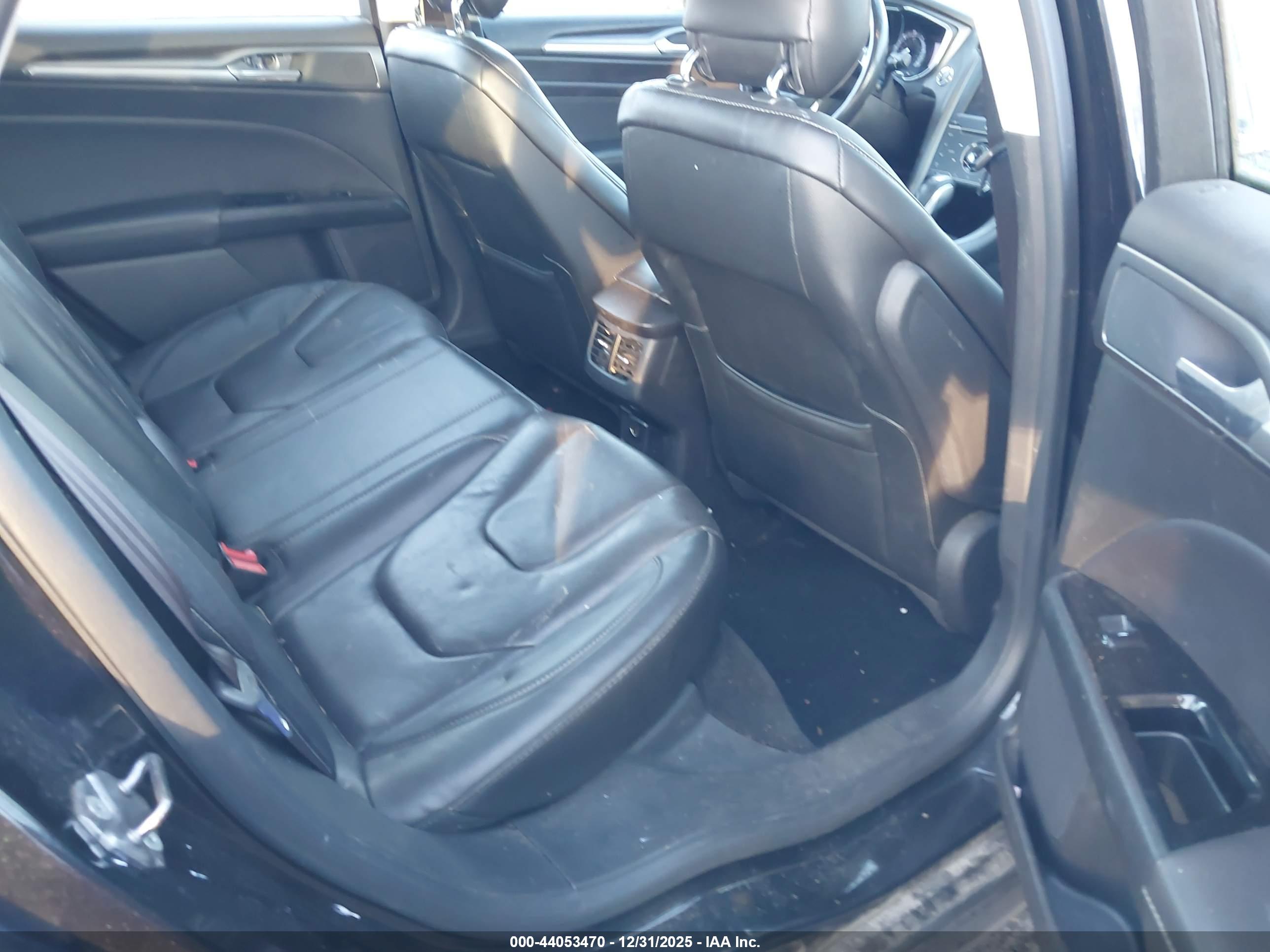 FORD FUSION image 8