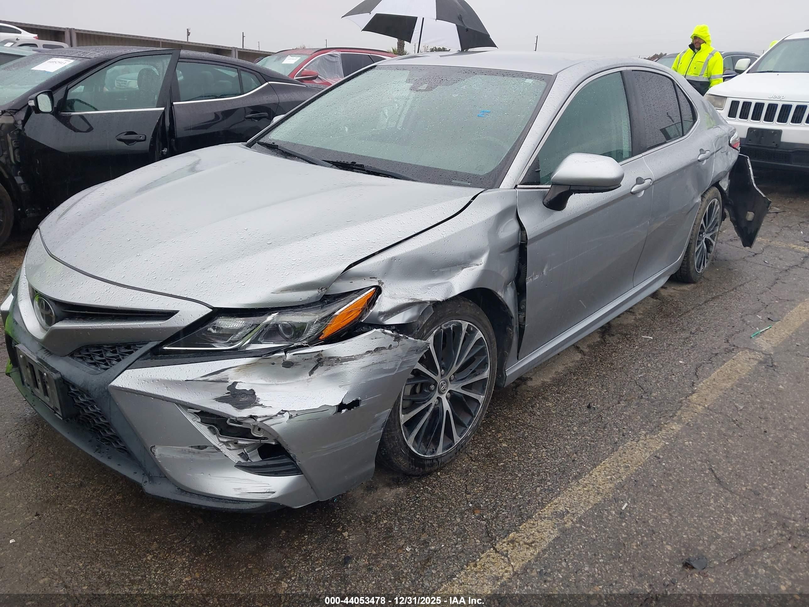 TOYOTA CAMRY image 2