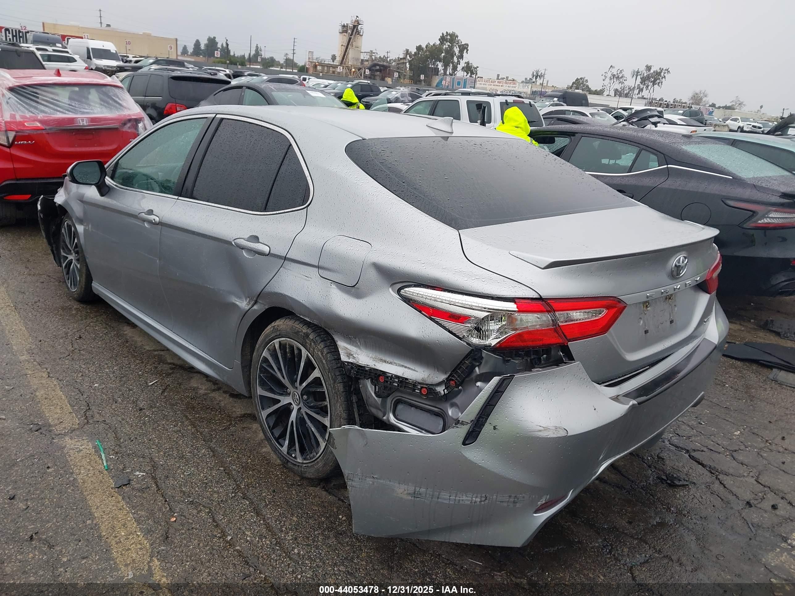TOYOTA CAMRY image 3