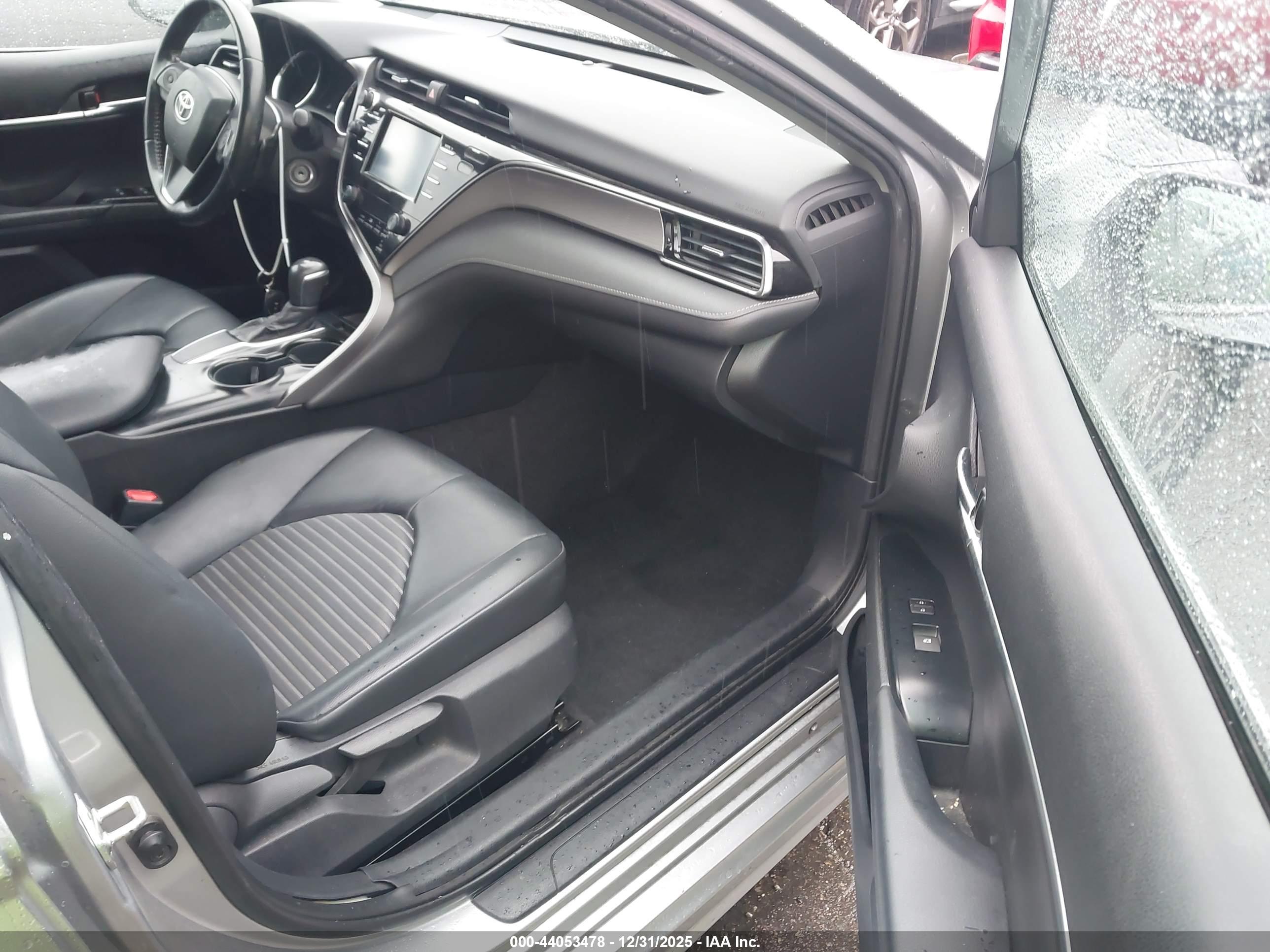 TOYOTA CAMRY image 5