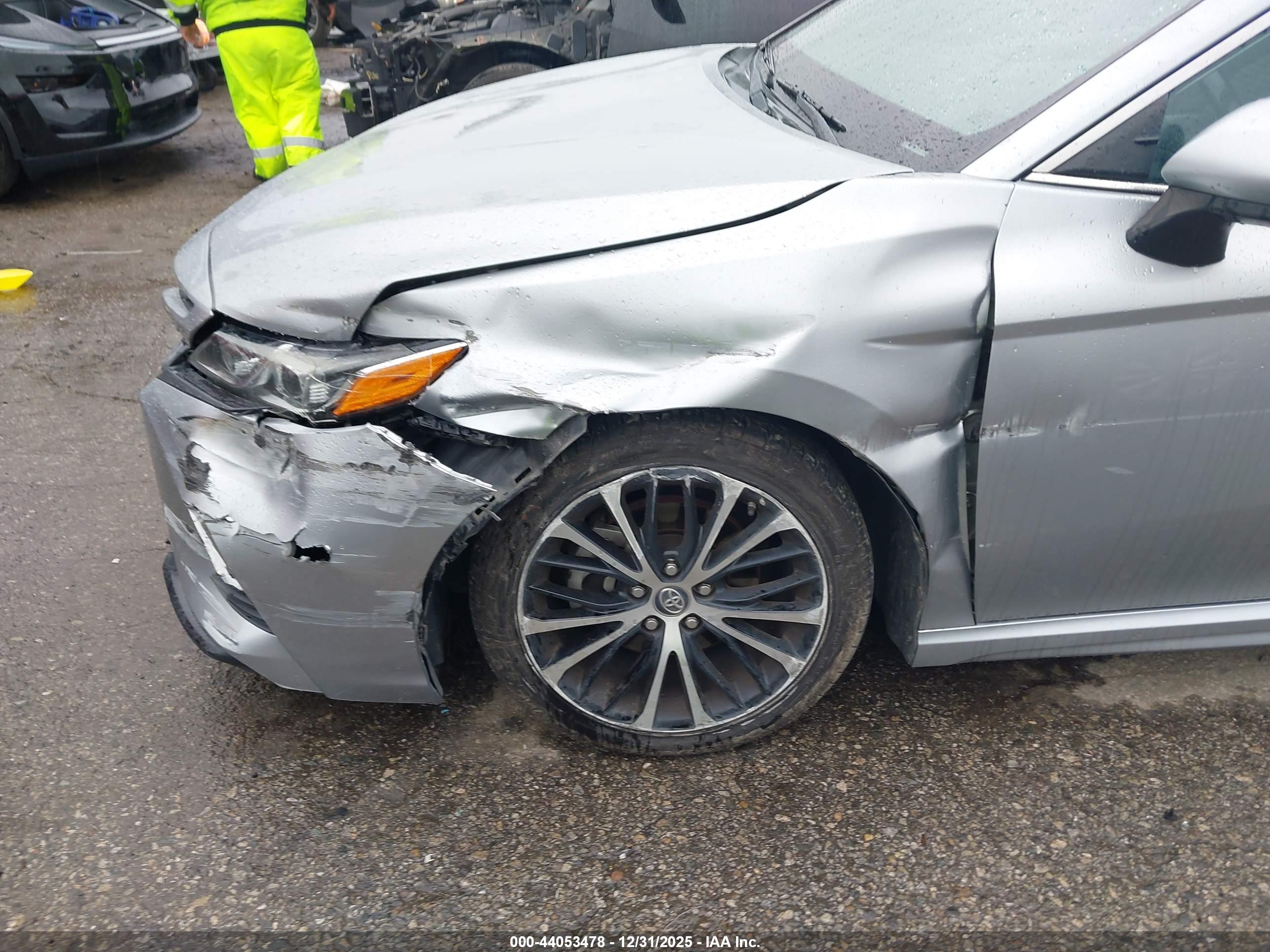 TOYOTA CAMRY image 6