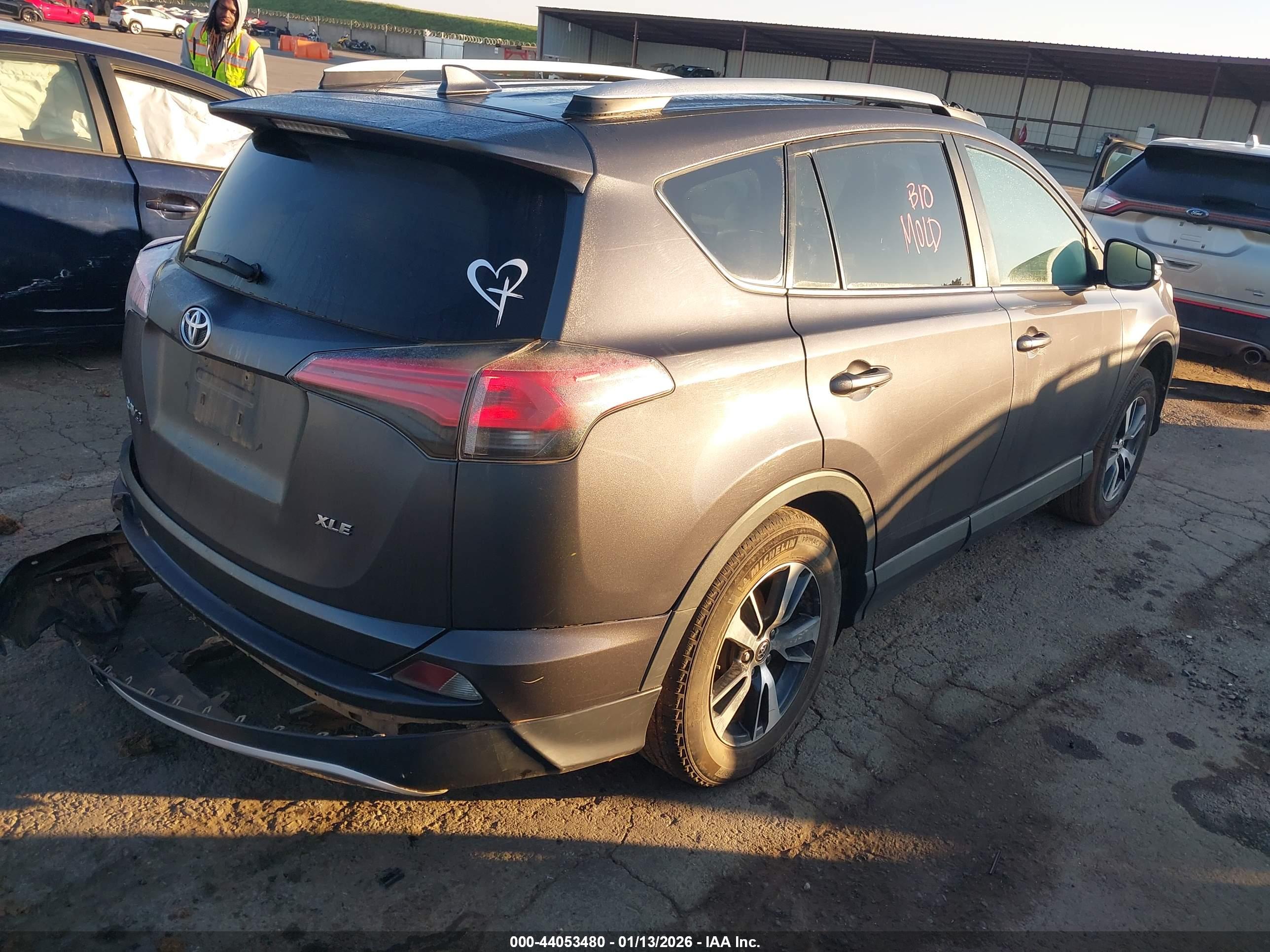 TOYOTA RAV4 image 4